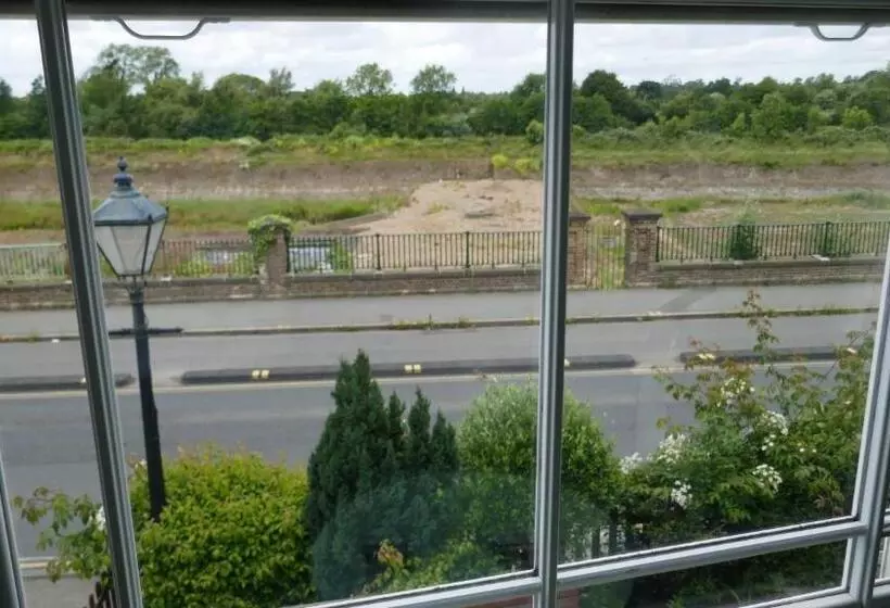 The Fox & Hounds 4