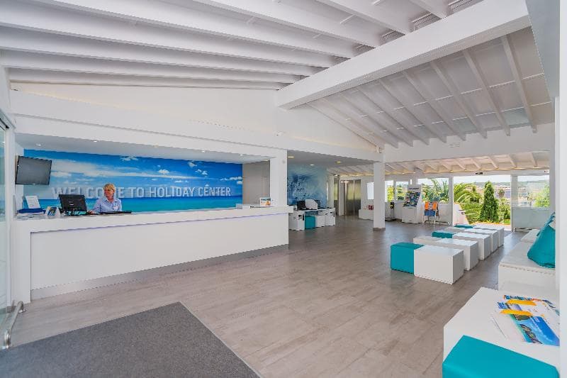Holiday Center 3