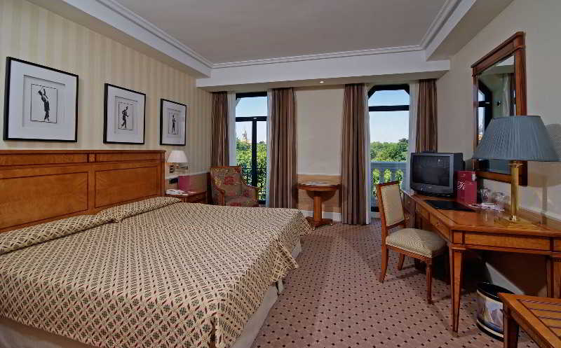 Hotel Recoletos 4