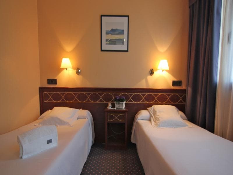 Hotel Almirante 4