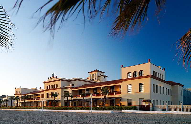 Le Meridien Ra Beach Hotel & Spa 2