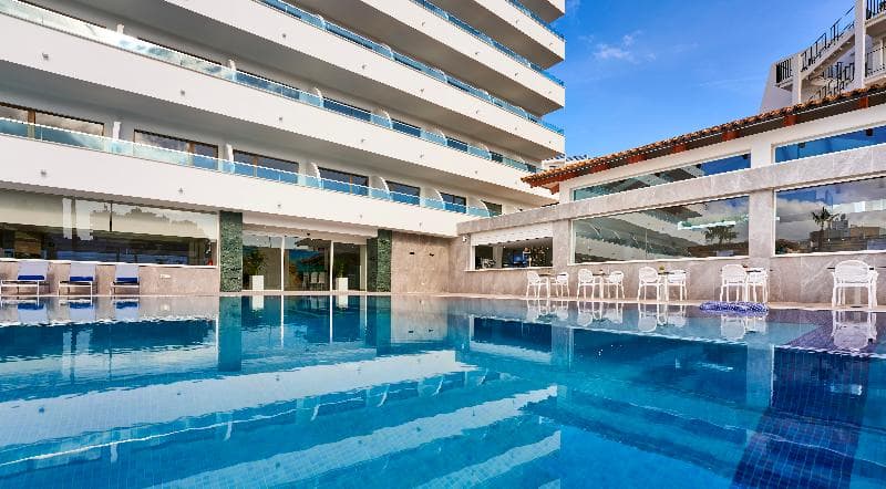 Globales Torrenova Adults Only +16 4