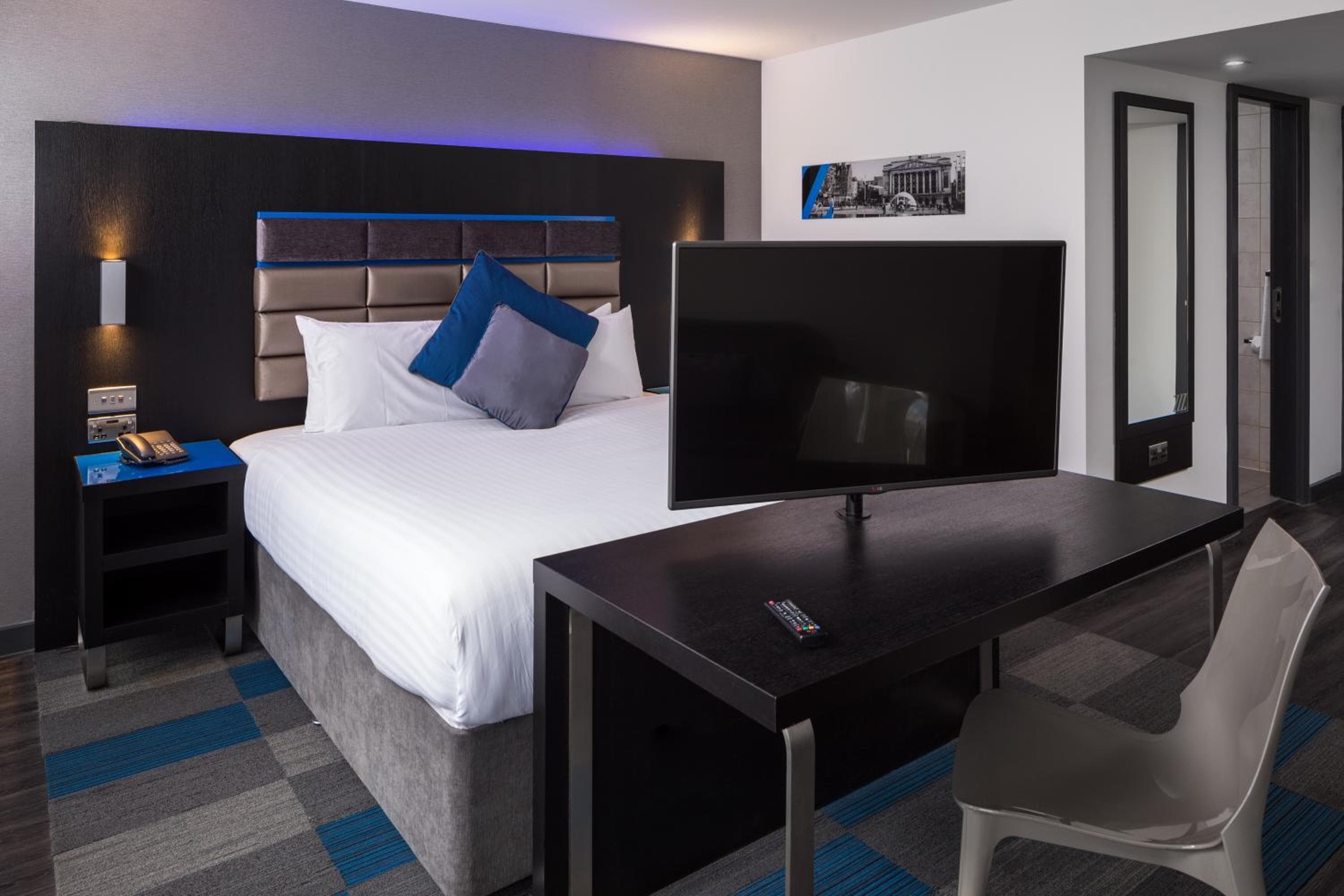 Roomzzz Nottingham City 4