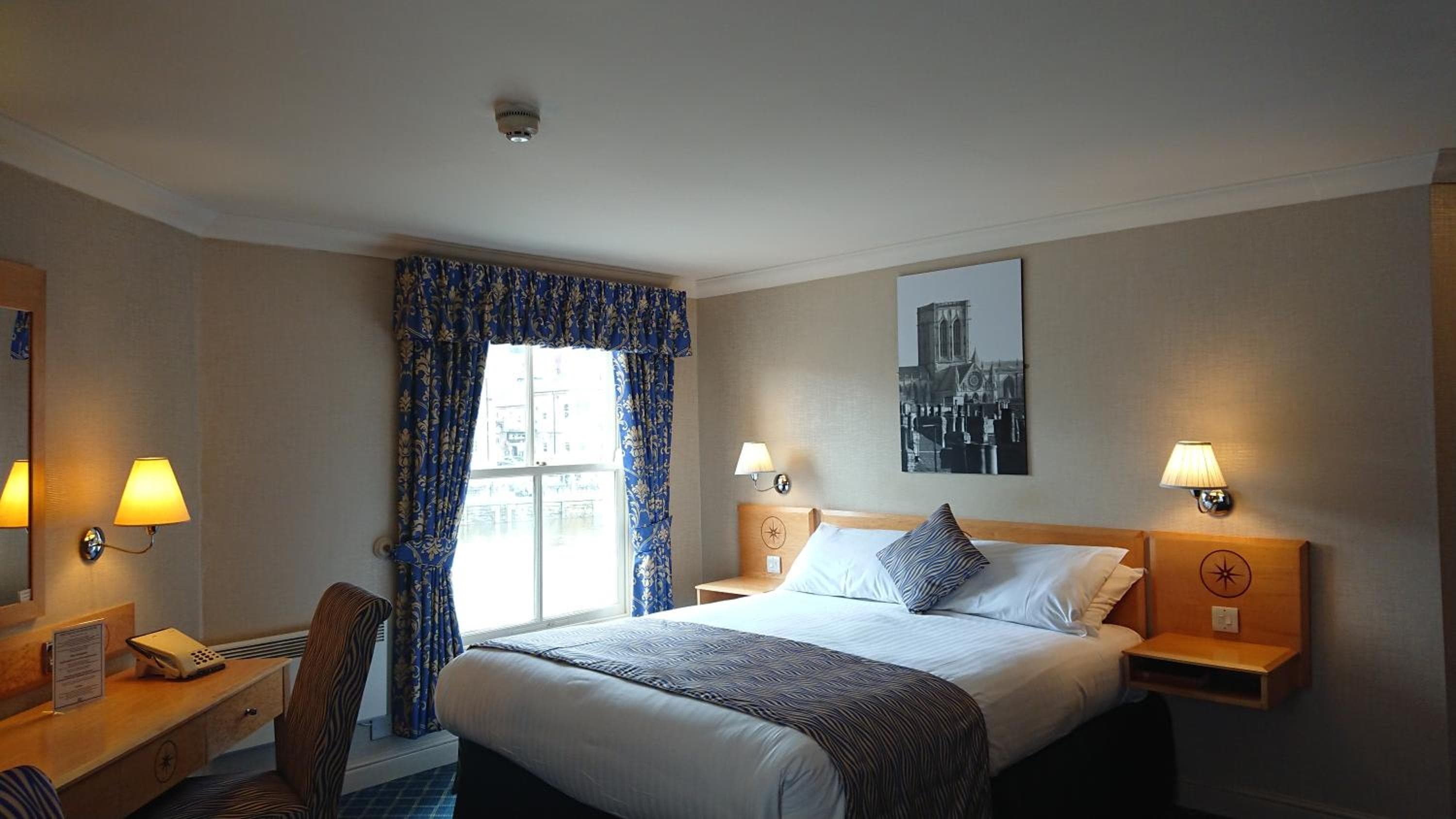 The Queens Hotel & Victoria Cloisters Apartments 3