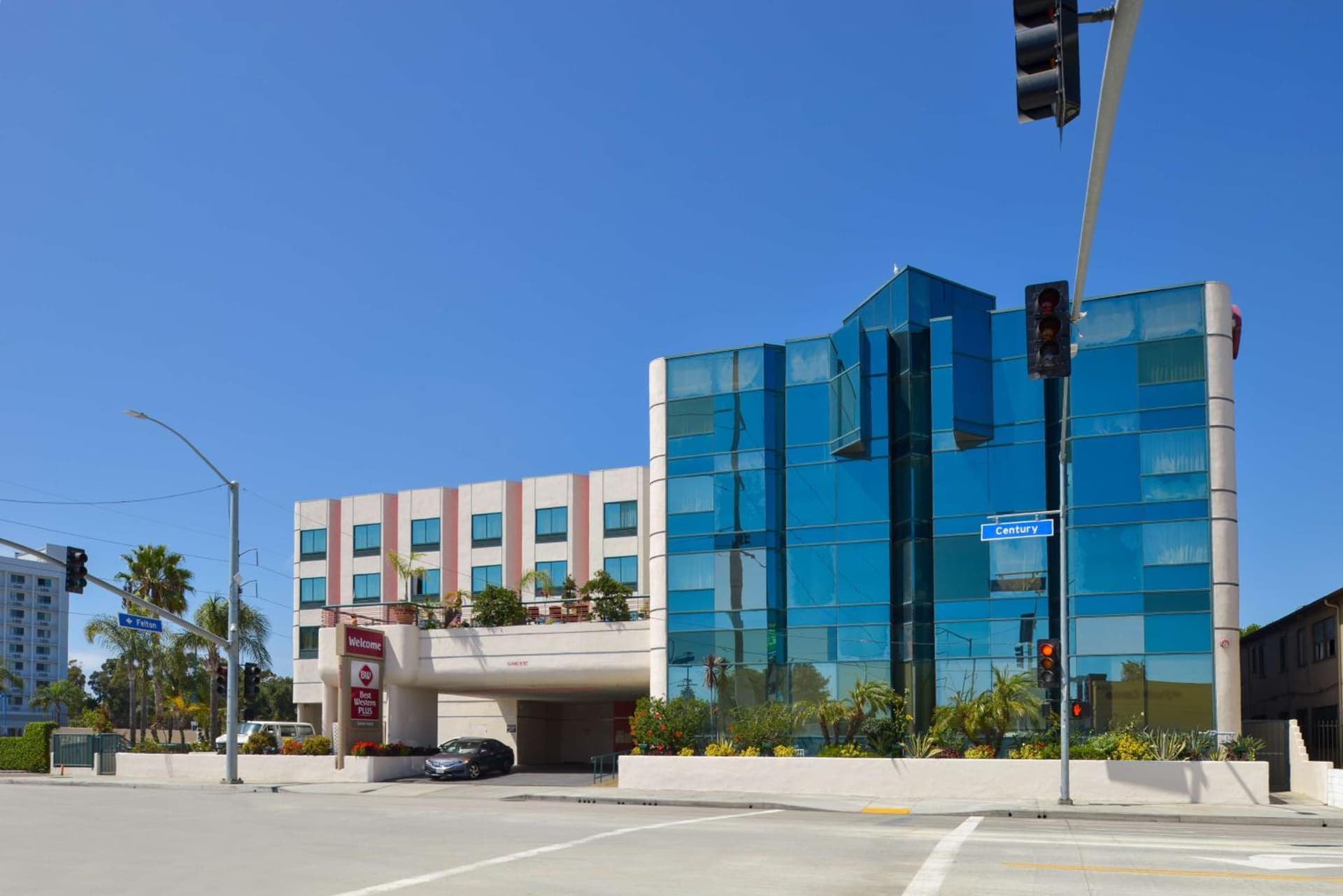 Best Western Plus Suites Hotel - LAX Airport LA Stadium