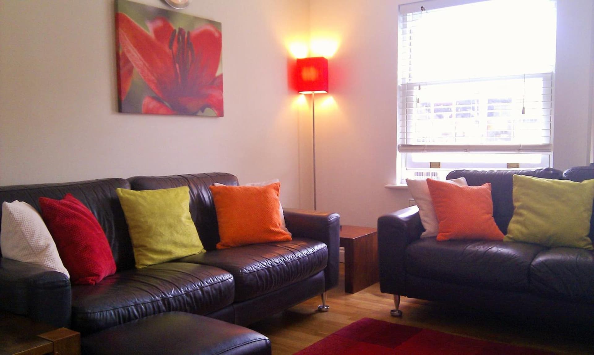 The Bath House Apartment - Free 1st breakfast - FREE parking