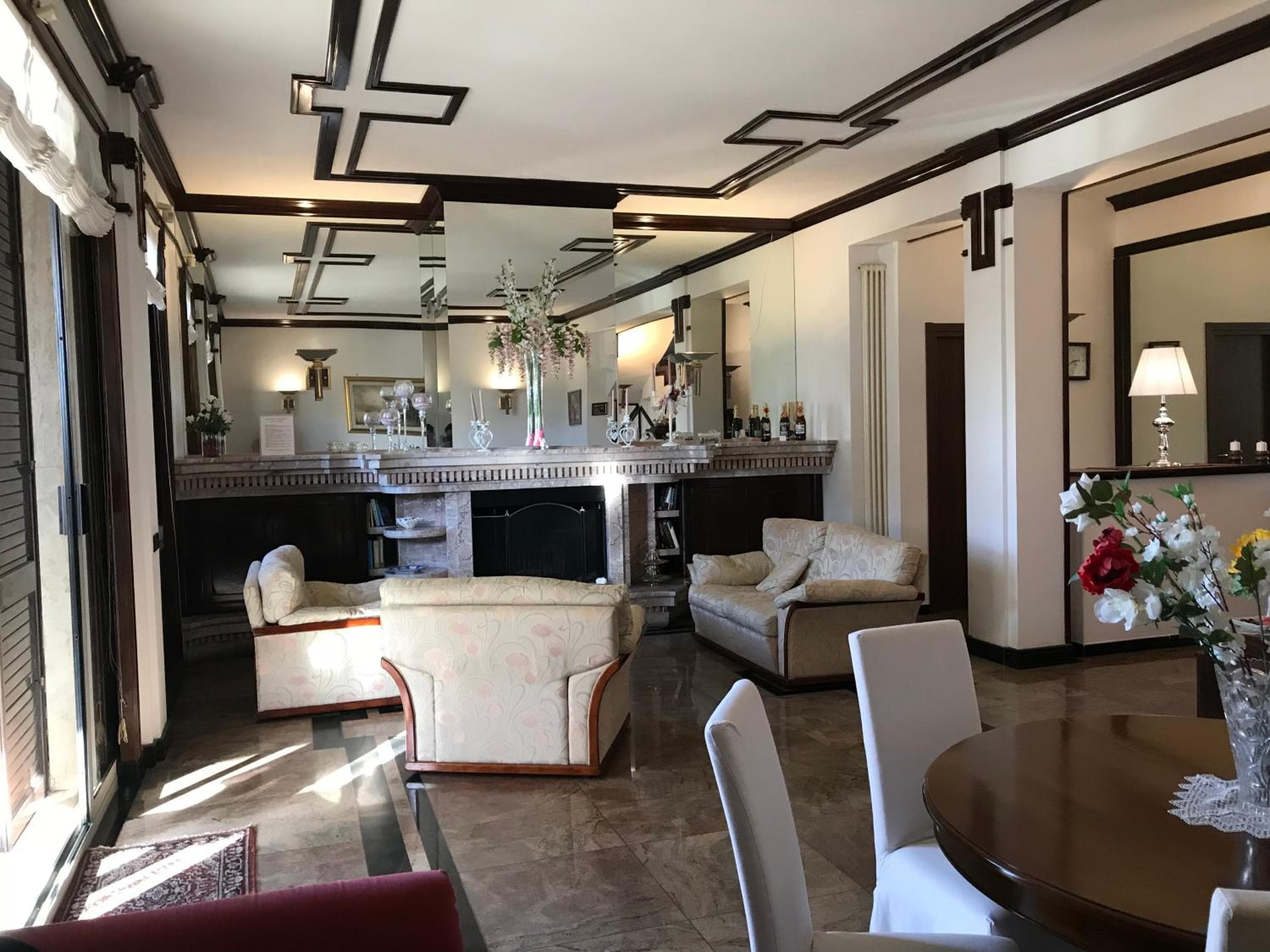 La Maison Royale downtown bed and italian breakfast