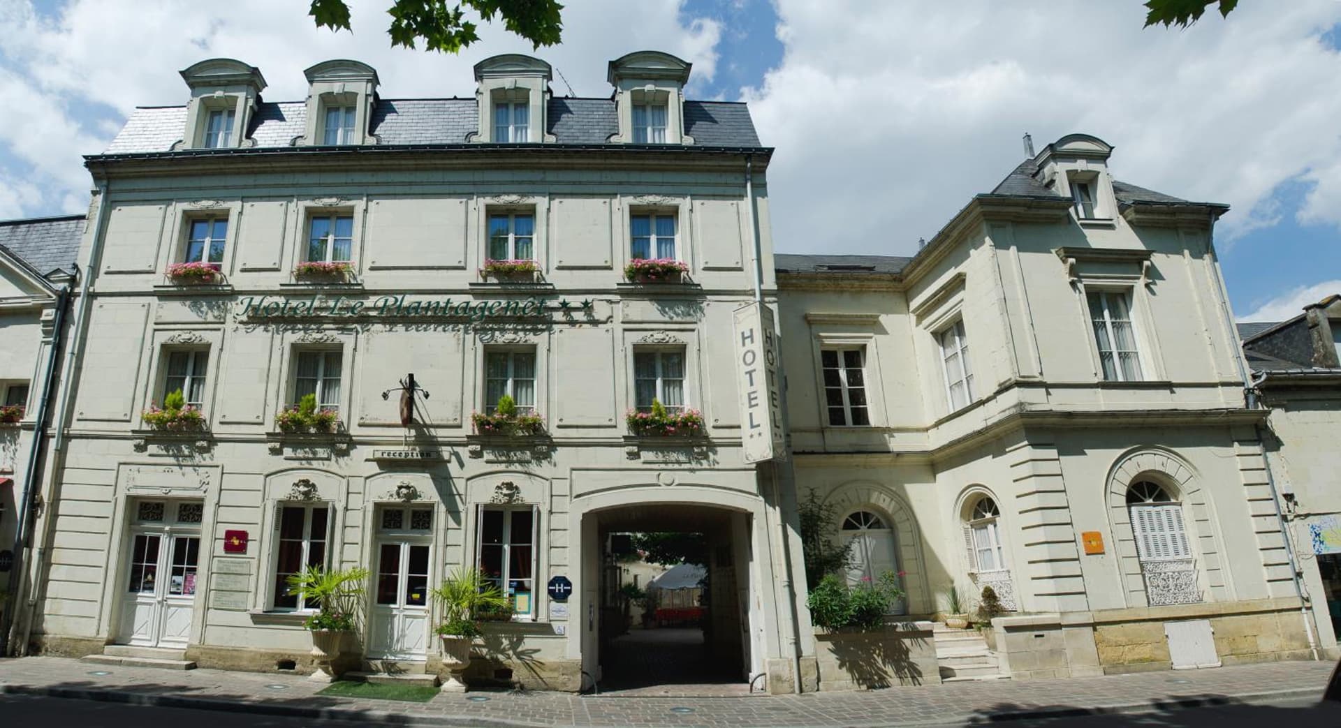 Logis Hôtel Le Plantagenêt