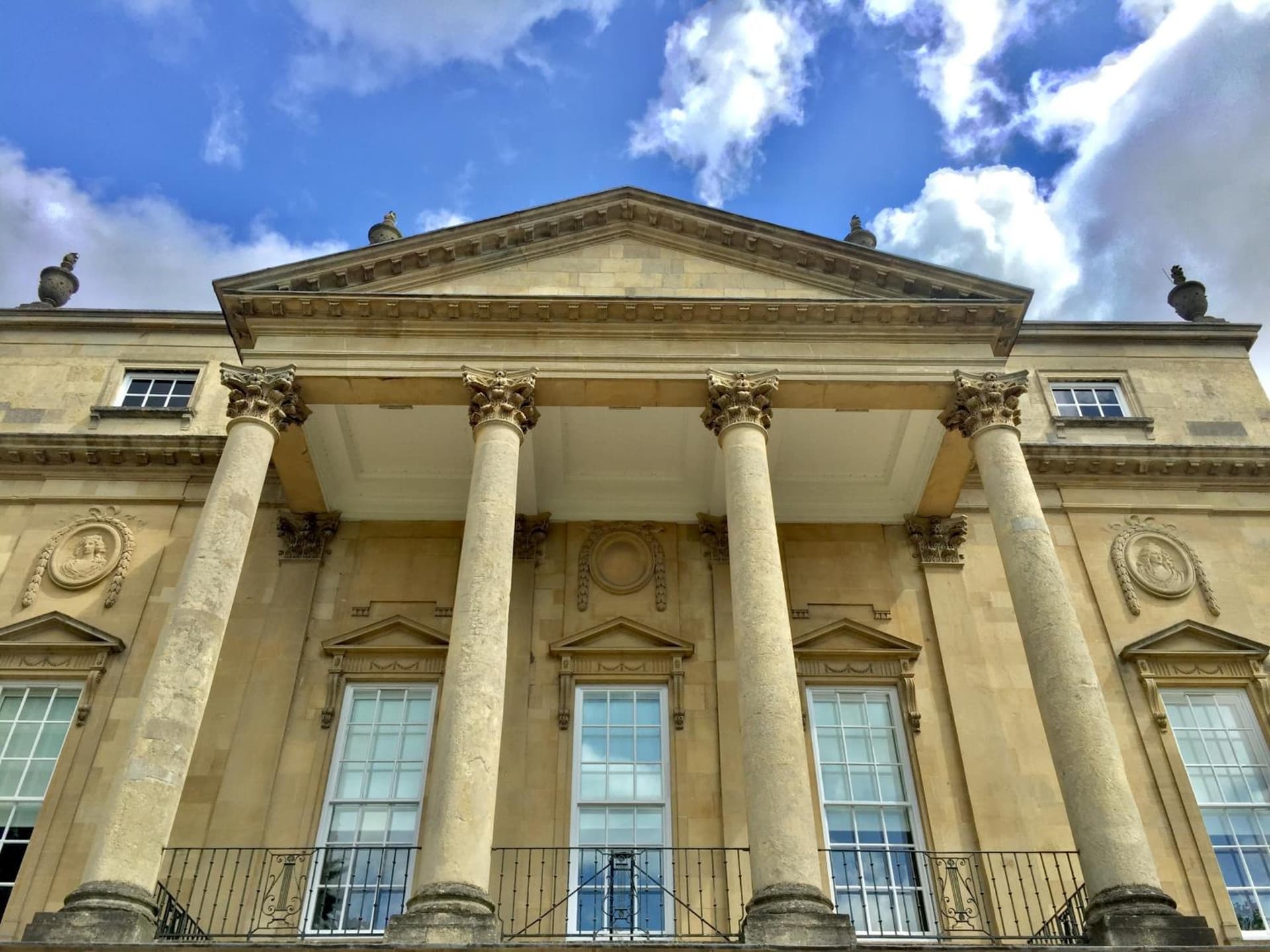The Apartment, Bath