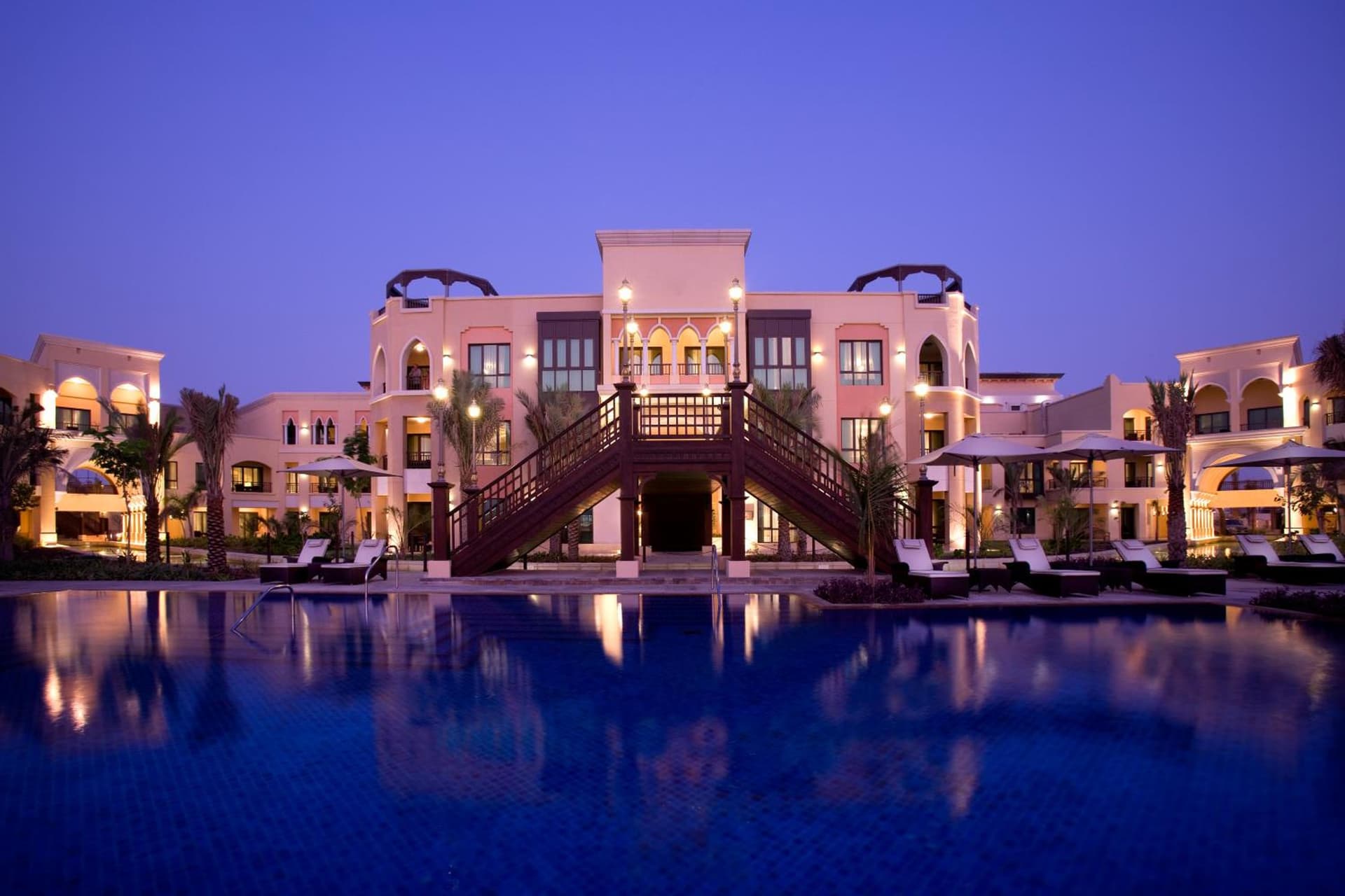 Shangri-La Hotel Apartments Qaryat Al Beri