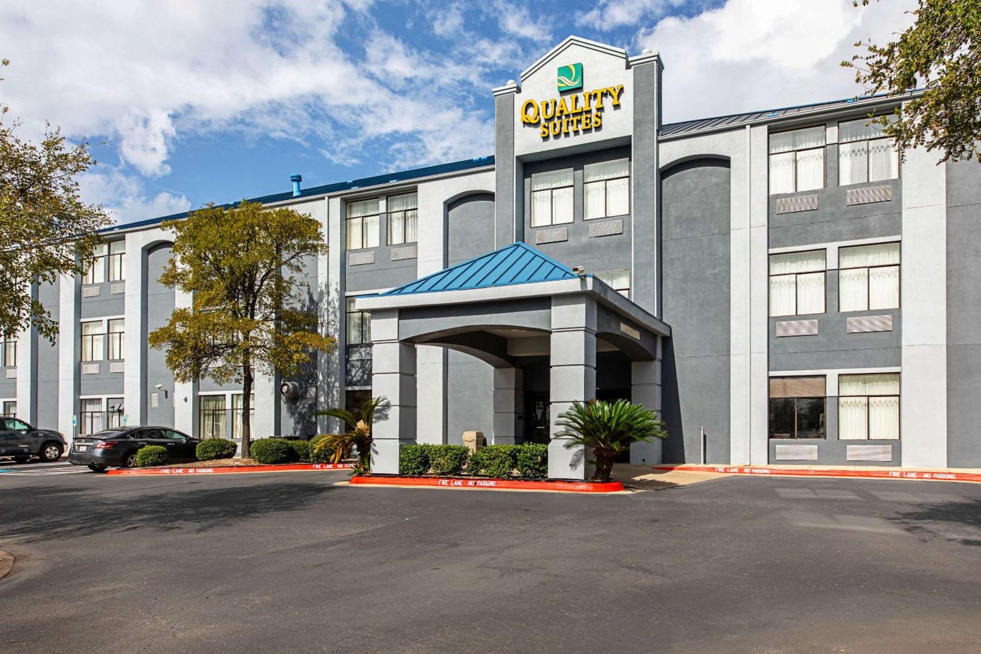 Quality Suites Austin South Street Elmo District