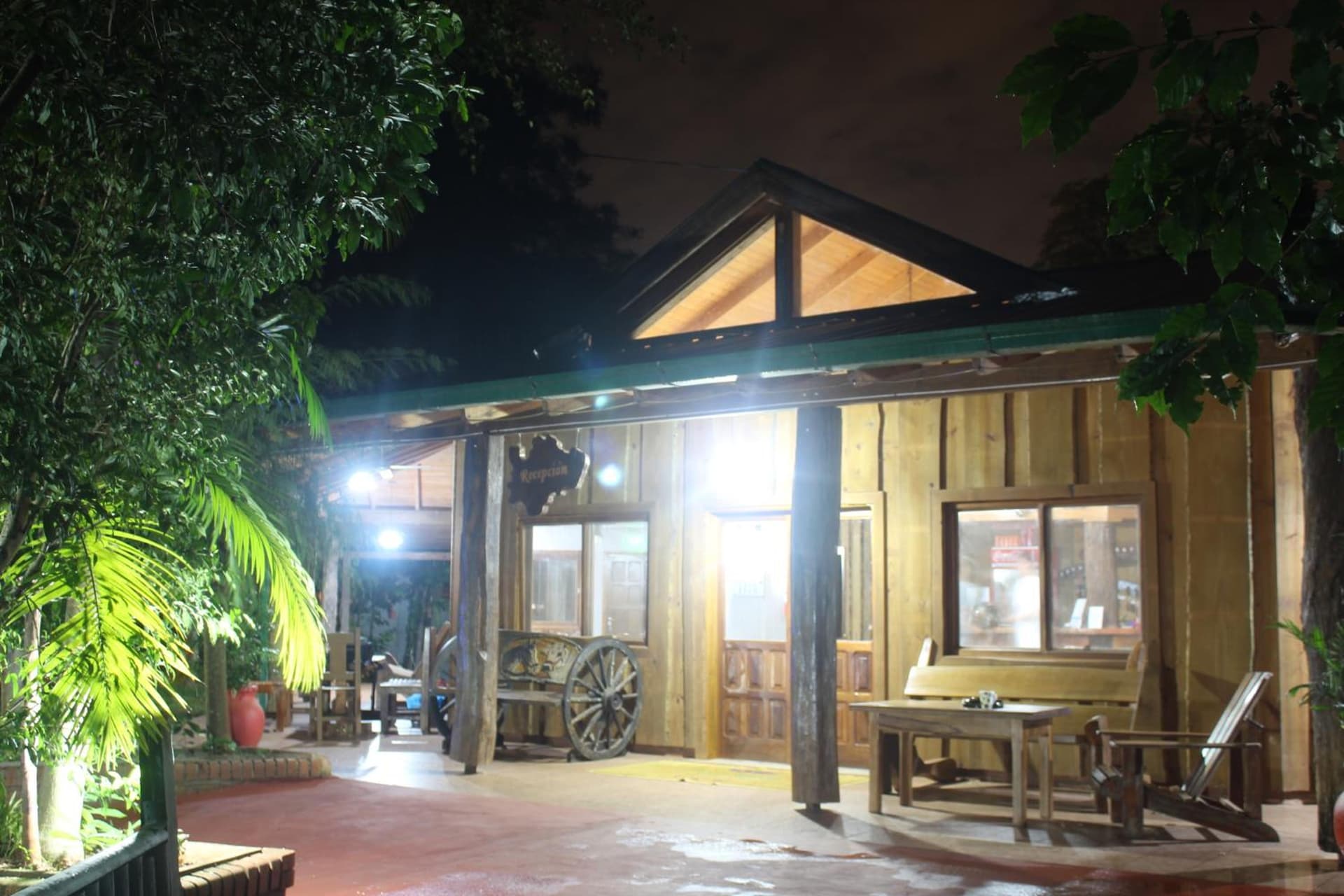Palo Rosa Lodge