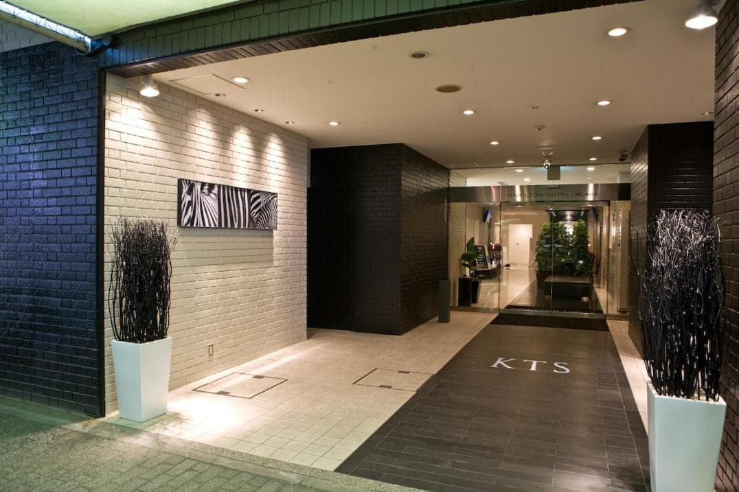Hamilton Hotel Black