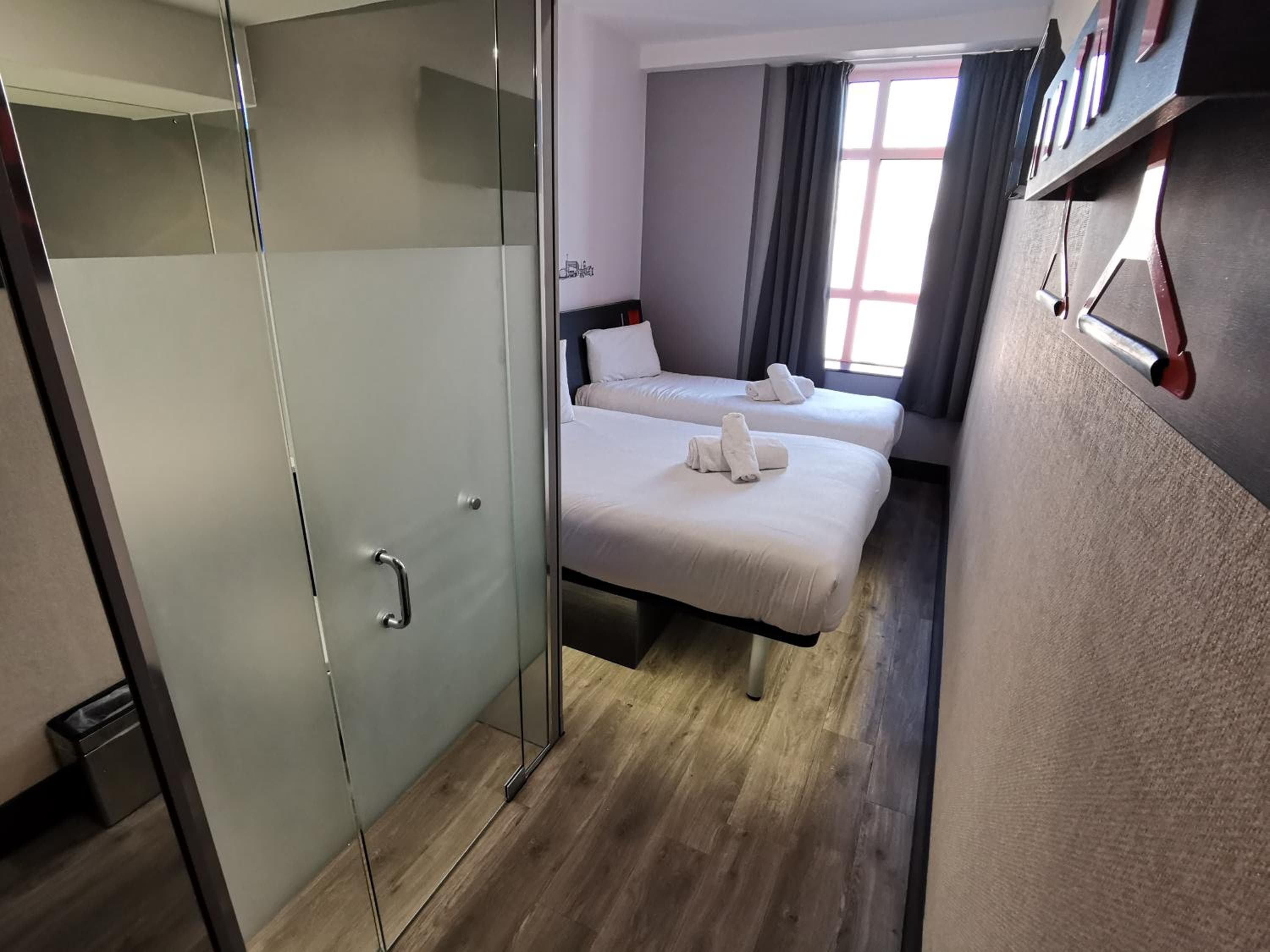 easyHotel Sheffield 5