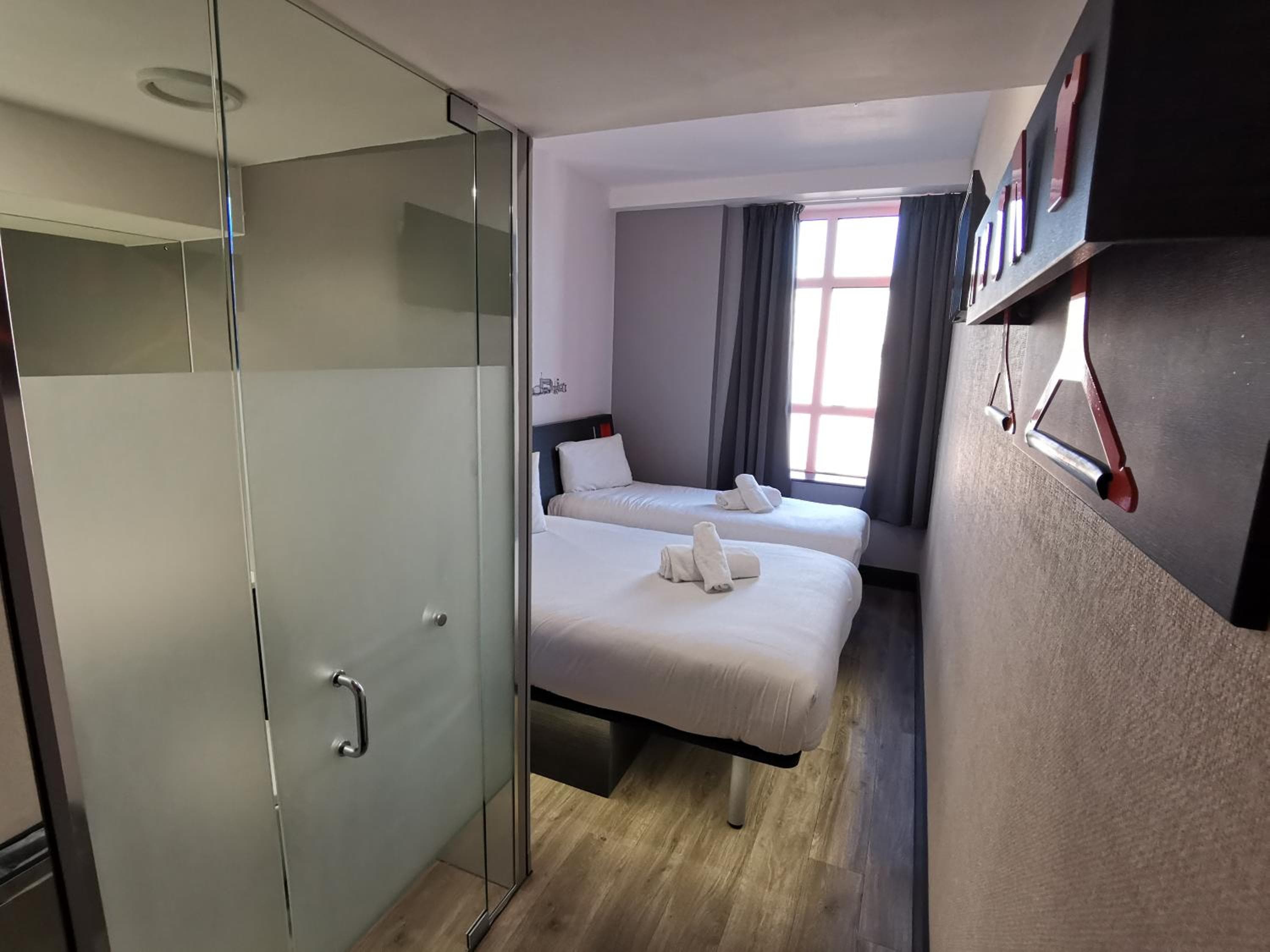 easyHotel Sheffield 3