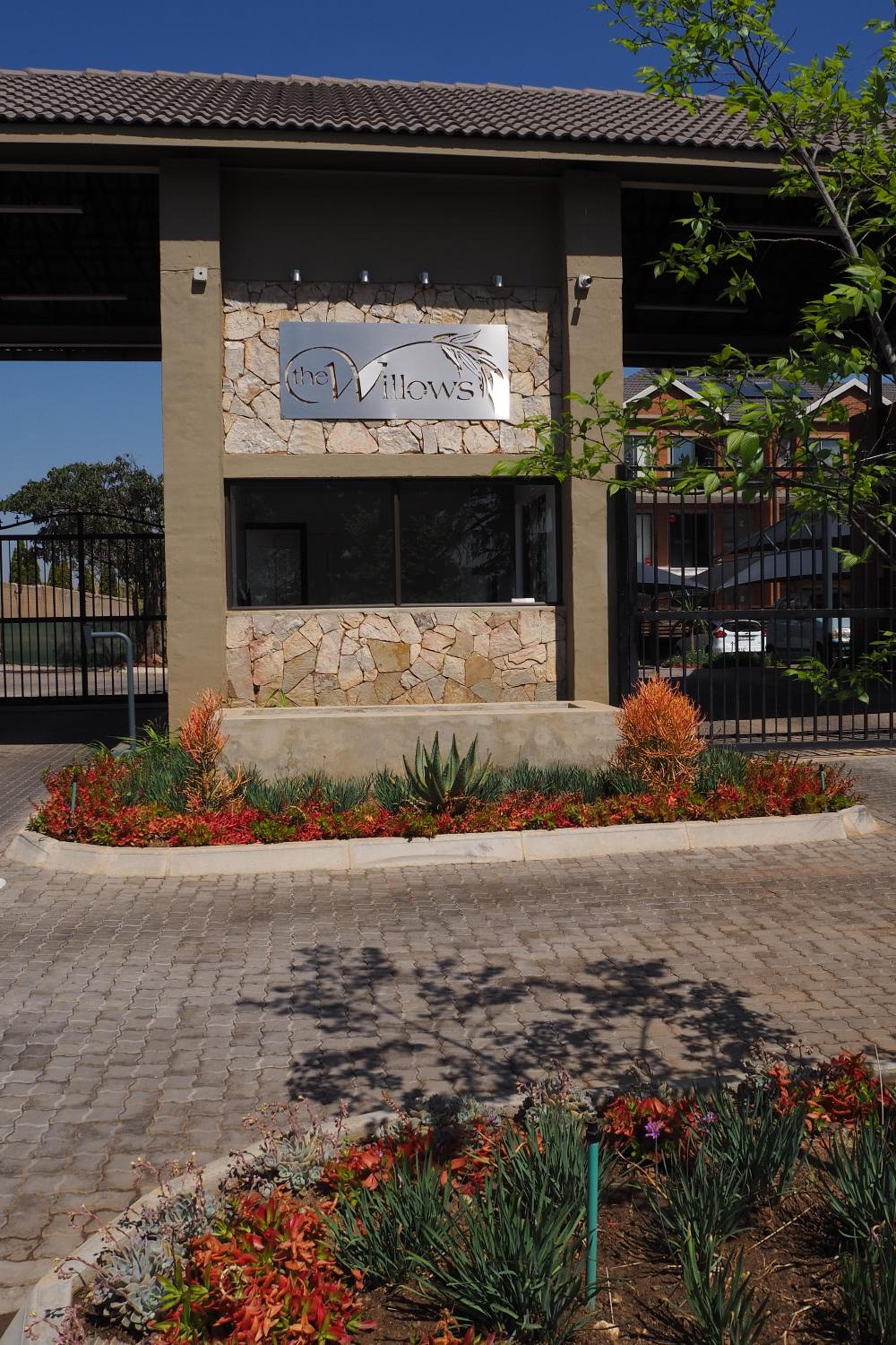 OR Tambo Self Catering Apartments, The Willows