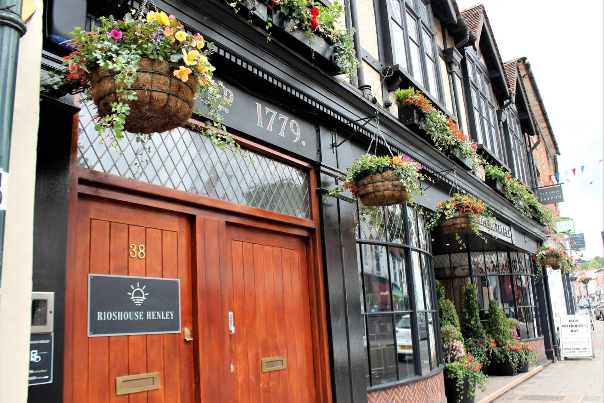 RIOSHOUSE Henley