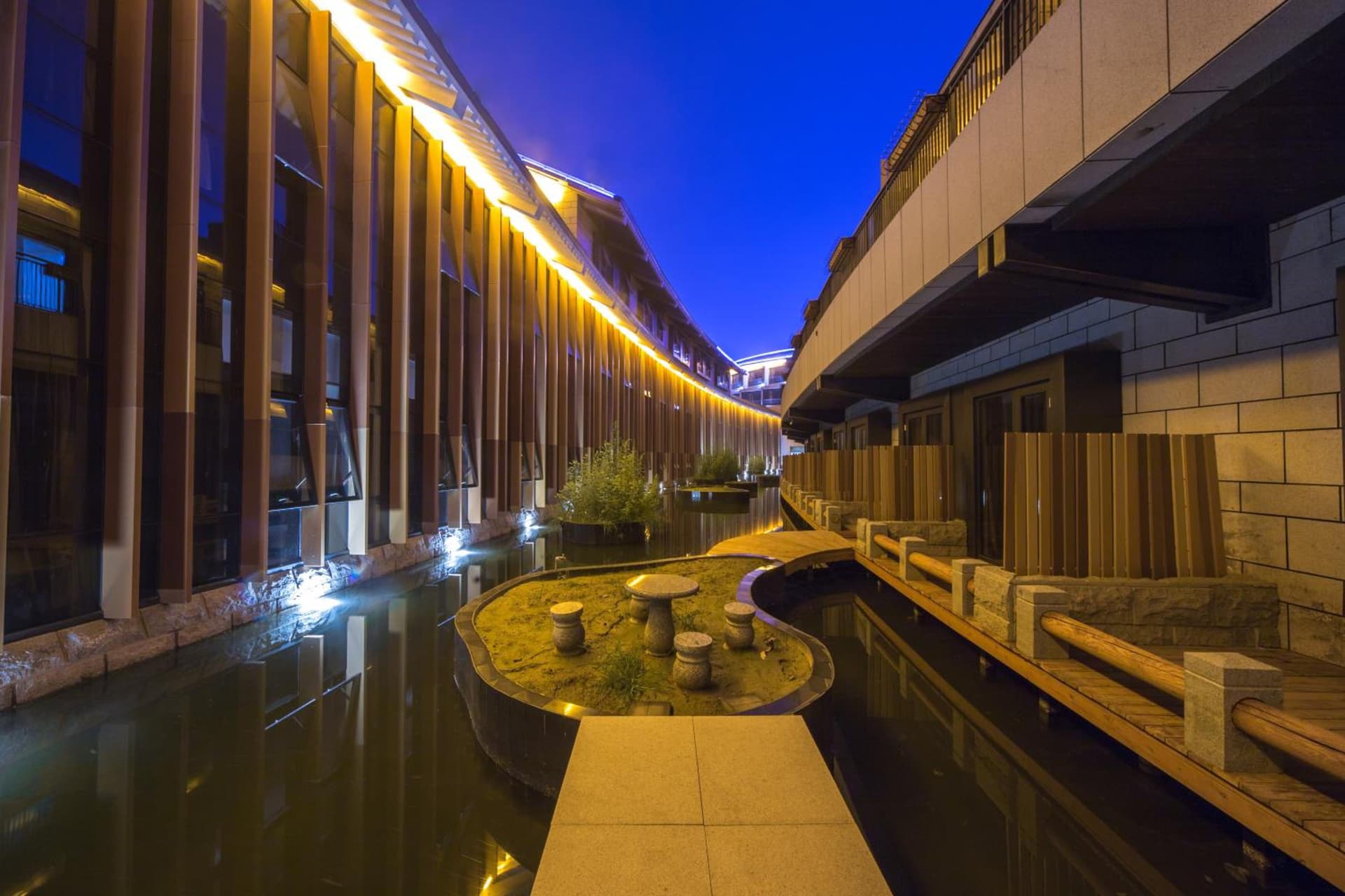 Yun-zen Jinling Lotus Hotel
