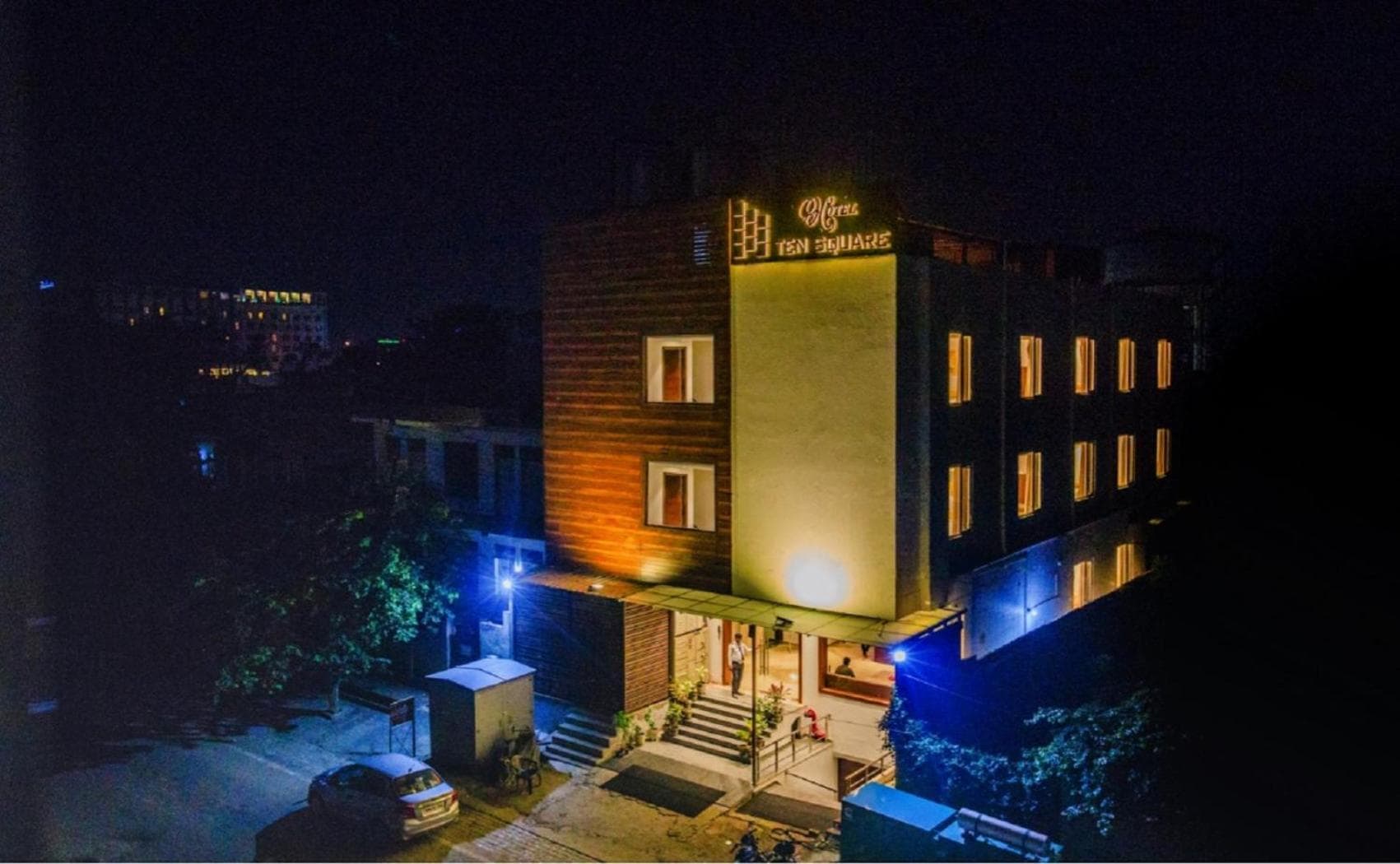 HOTEL TEN SQUARE - 5 Minutes from The Taj Mahal
