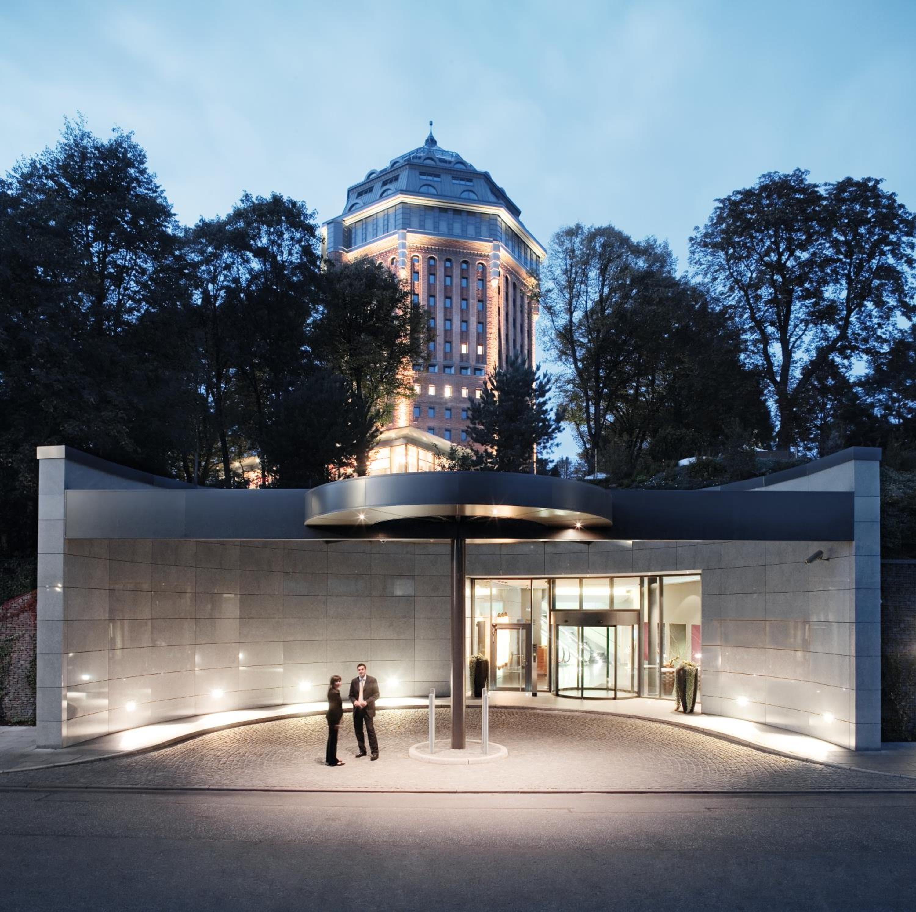 MÖVENPICK Hotel Hamburg City, historischer Wasserturm im Schanzenpark