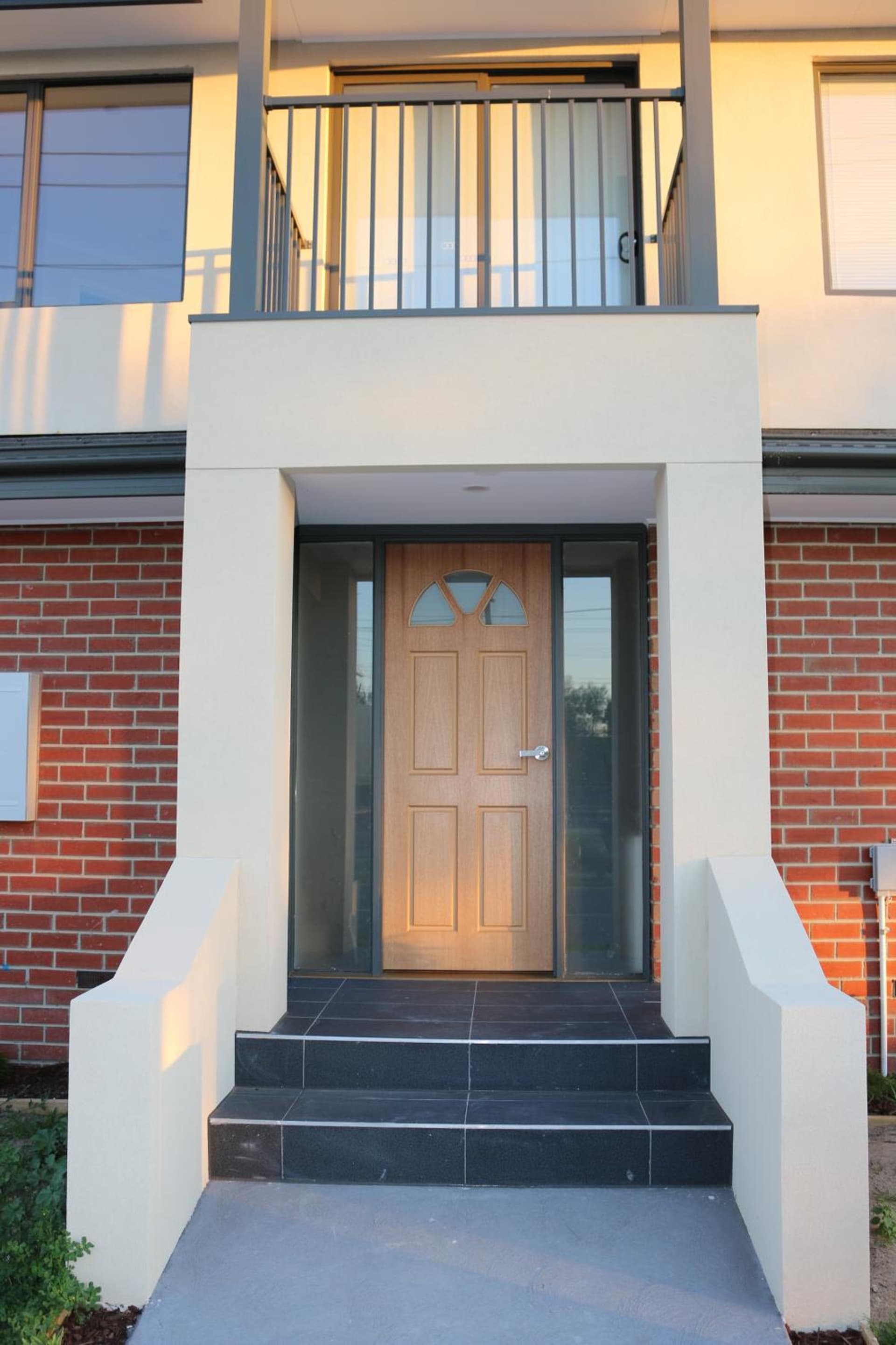 Silver House - Melbourne Airport Accommodation - 7 Minutes from Melbourne Airport