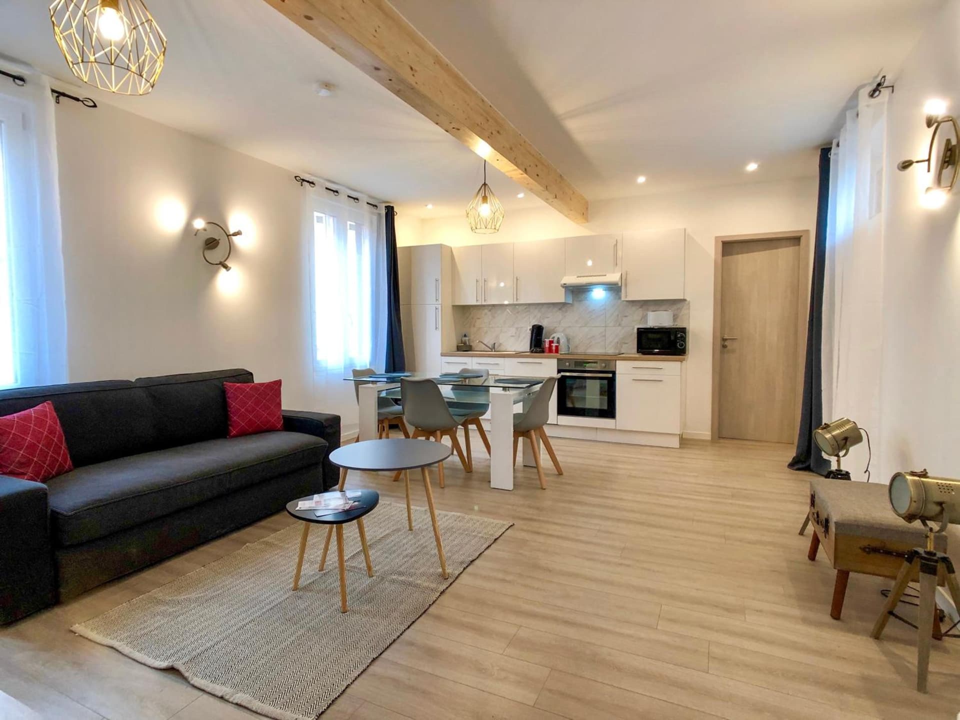 Charming Home - City Center Cosy Apartments