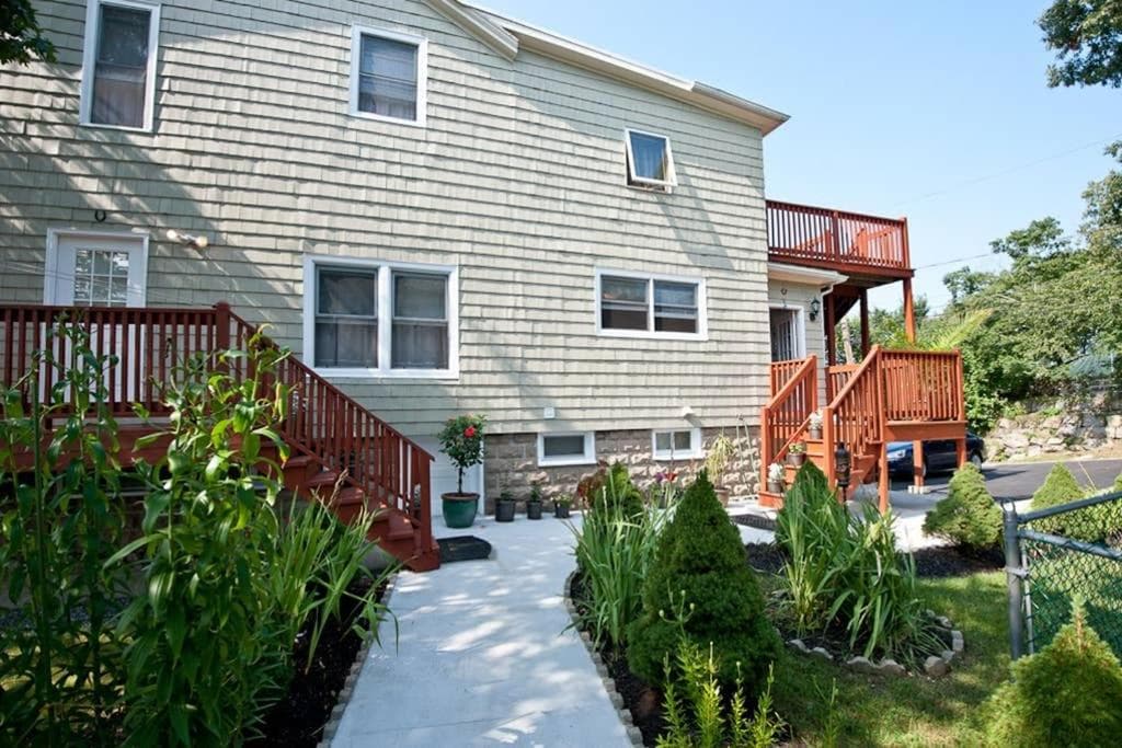 Modern Beautiful Apartment-5 Beds-Full Kitchen-Parking-Super Clean-Great for Groups
