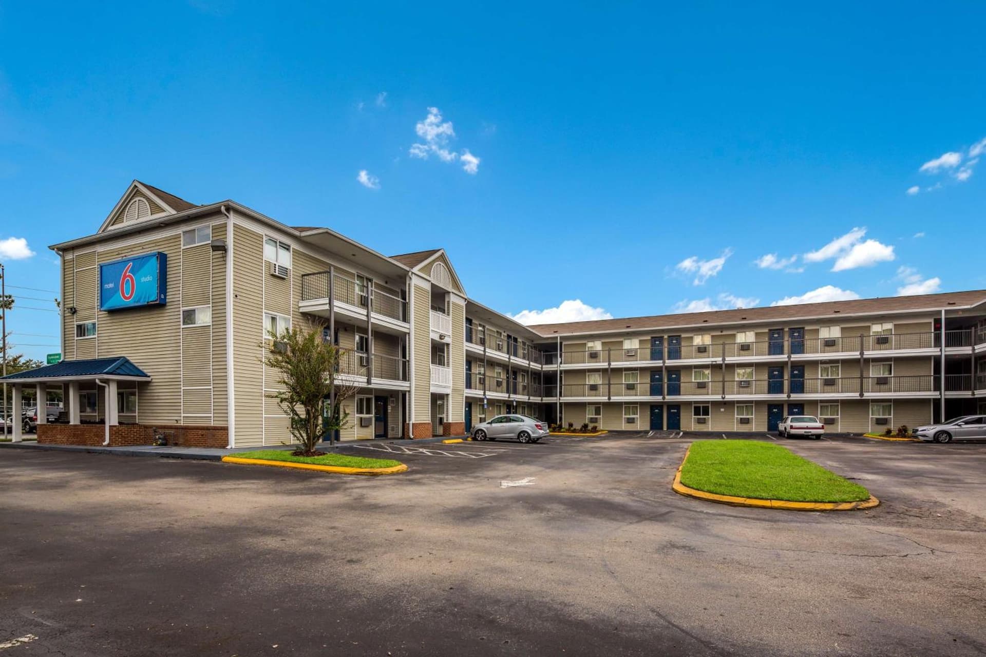 Studio 6 Extended Stay - Jacksonville, FL - South