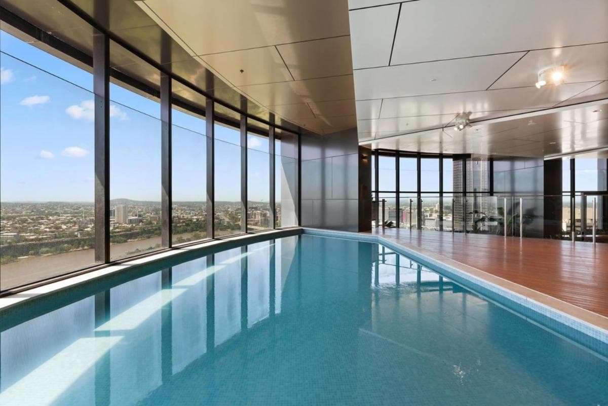 Hamptons Retreat on Level 77 in Skytower-Deluxe River & Bridge Views-CBD-Free Parking