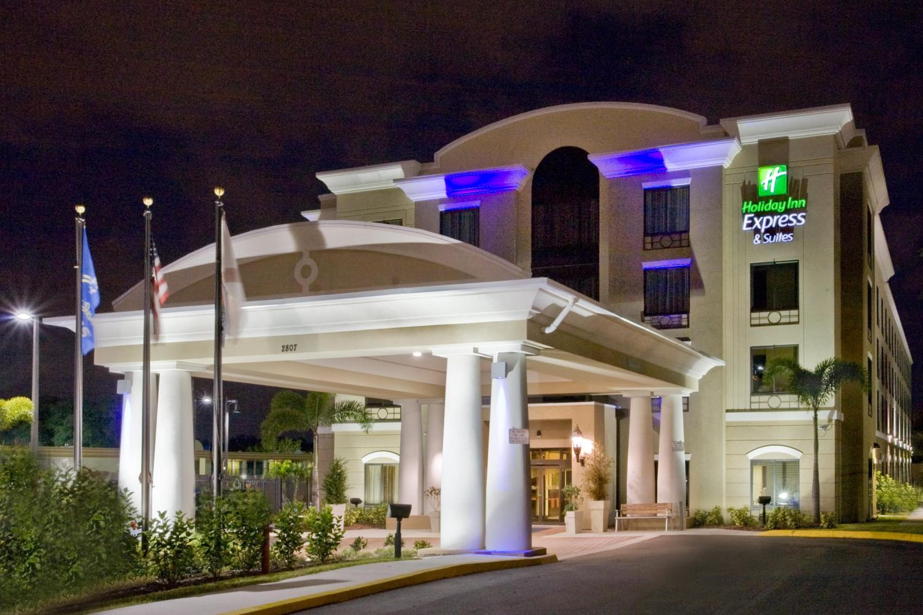 Holiday Inn Express Hotel & Suites Tampa-USF-Busch Gardens by IHG