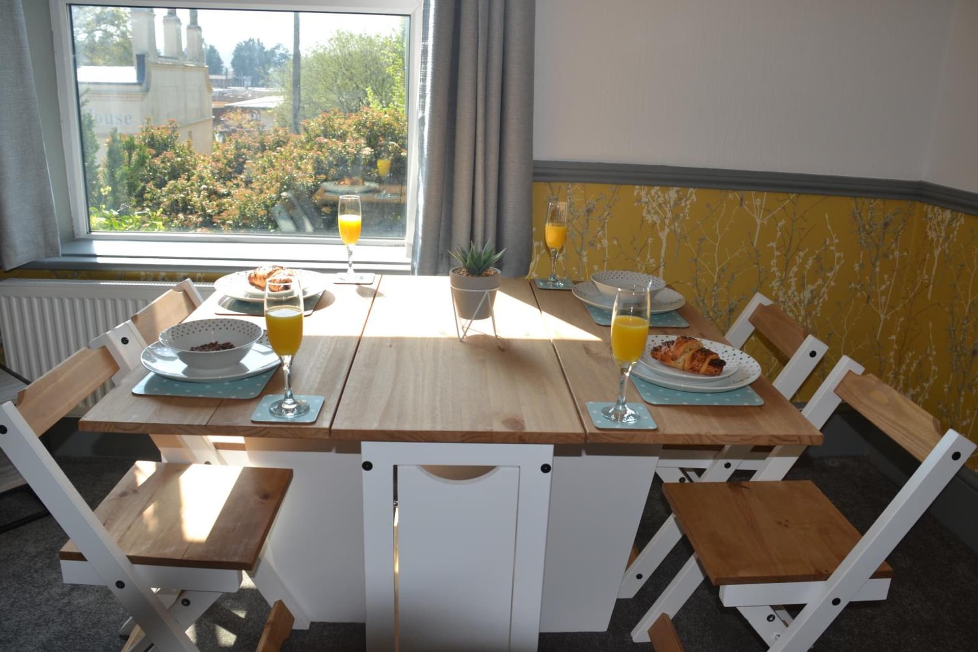 Maytree 2 Bed Apartment - STAYSEEKERS