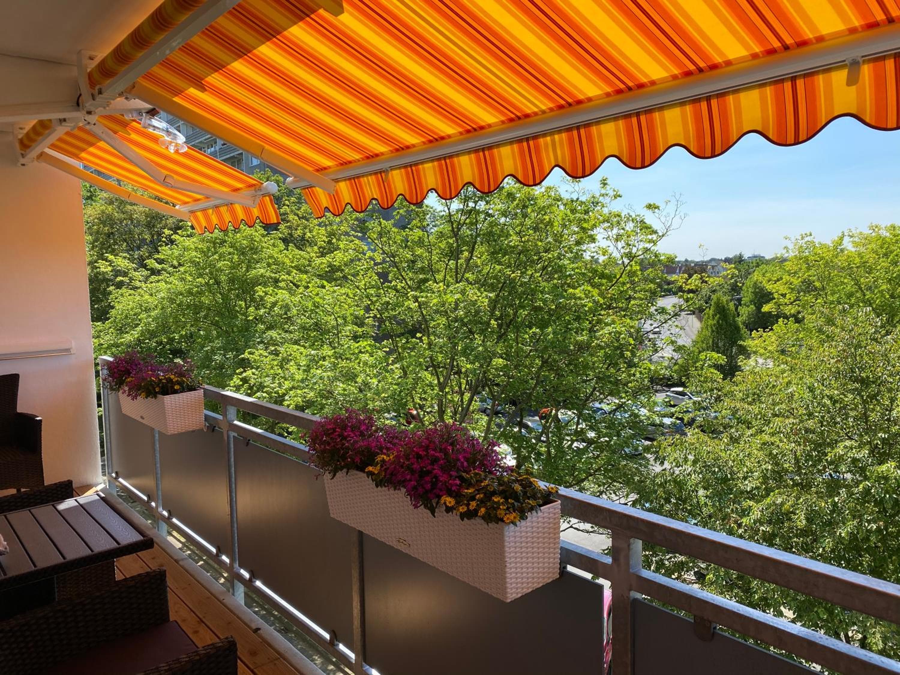 Apartment neu renoviert mit Sonnenbalkon und NETFLIX im Zentrum