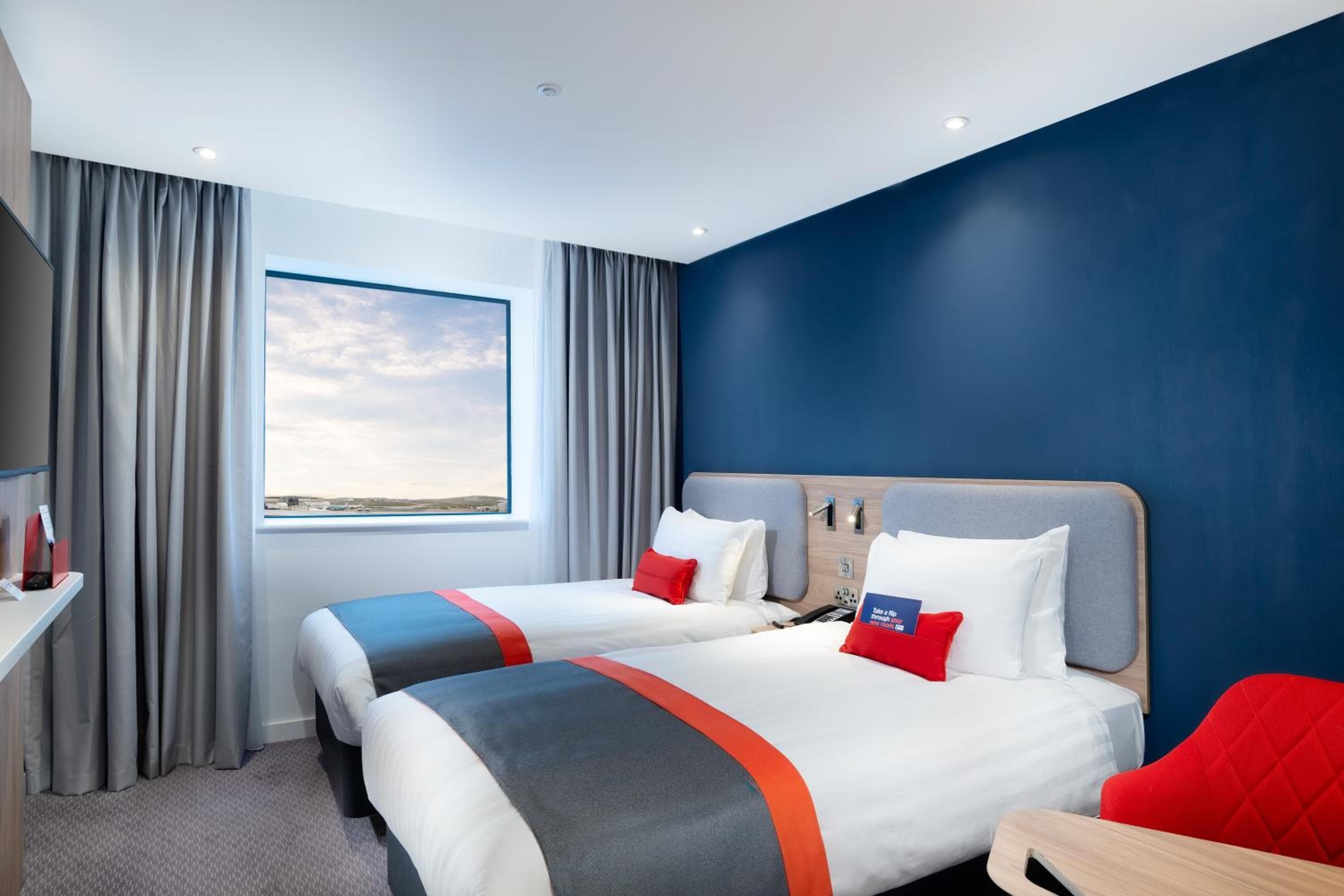 Holiday Inn Express - London Heathrow T4 by IHG 2