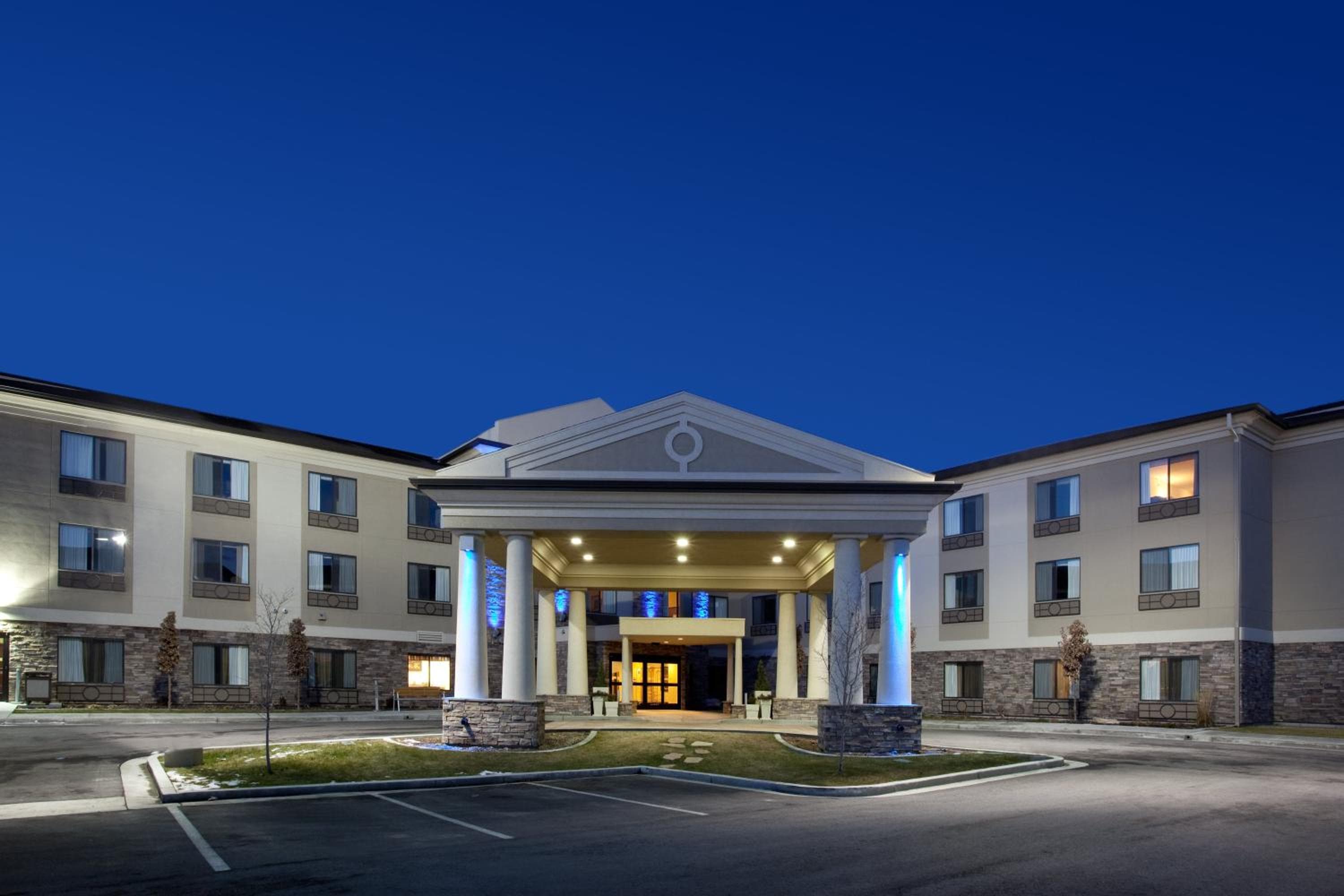 Holiday Inn Express Airport East by IHG