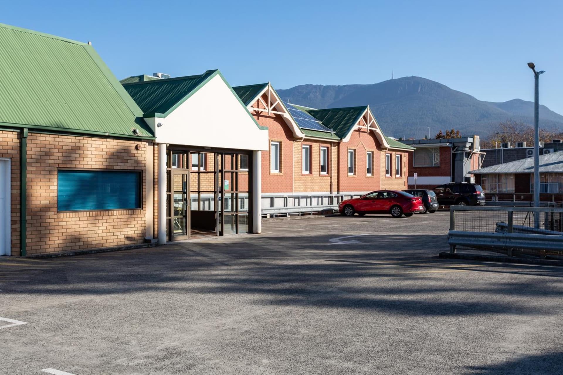 Mayfair Plaza Motel and Apartments