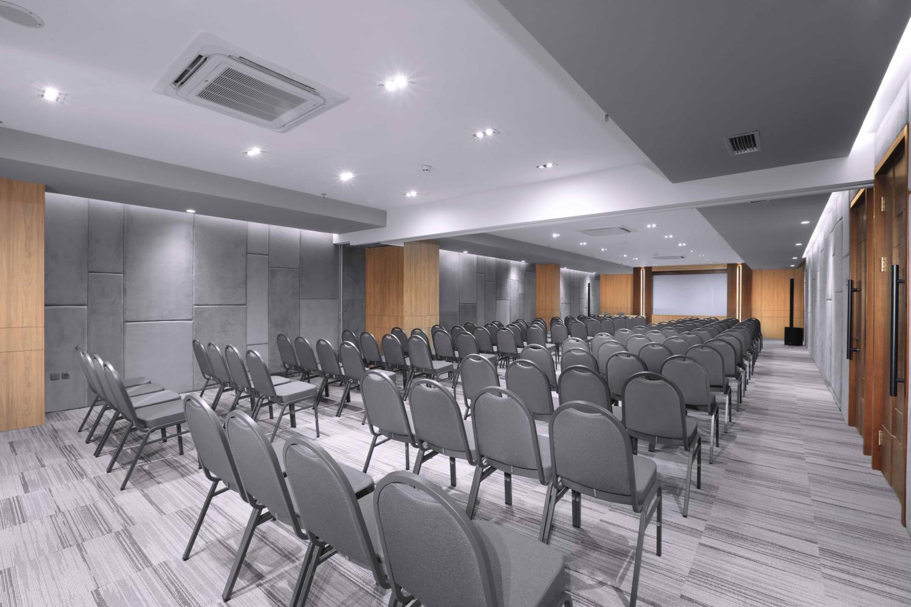 Neo Hotel Puri Indah