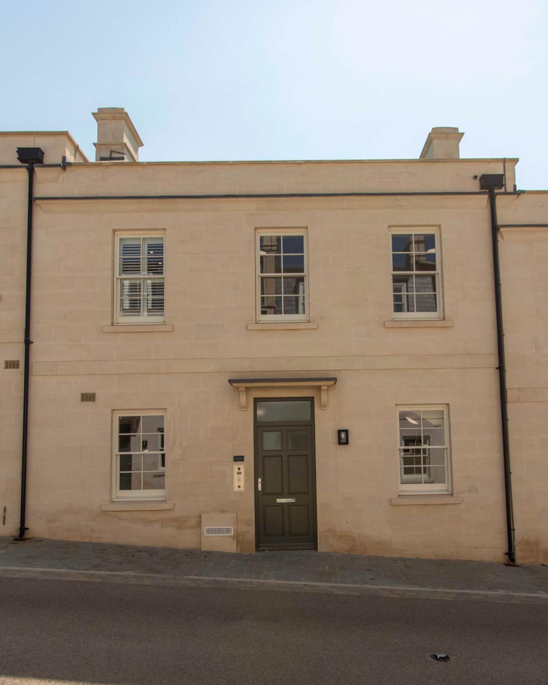 Beautiful, modern 1 bedroom luxury apartment with free allocated onsite parking in Hope Place Bath, City Centre with Beautiful City Views, a stones throw f