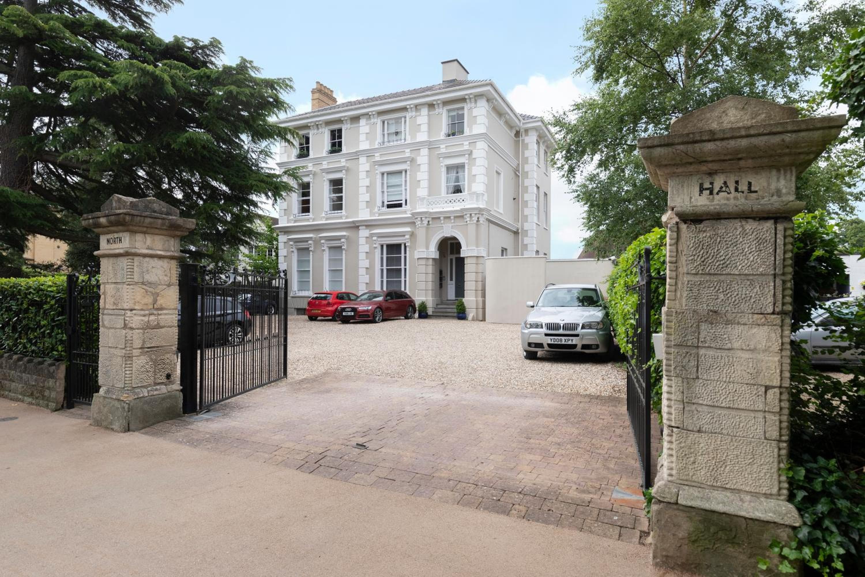 Luxurious 1 Bed Detached Home with Gated Parking