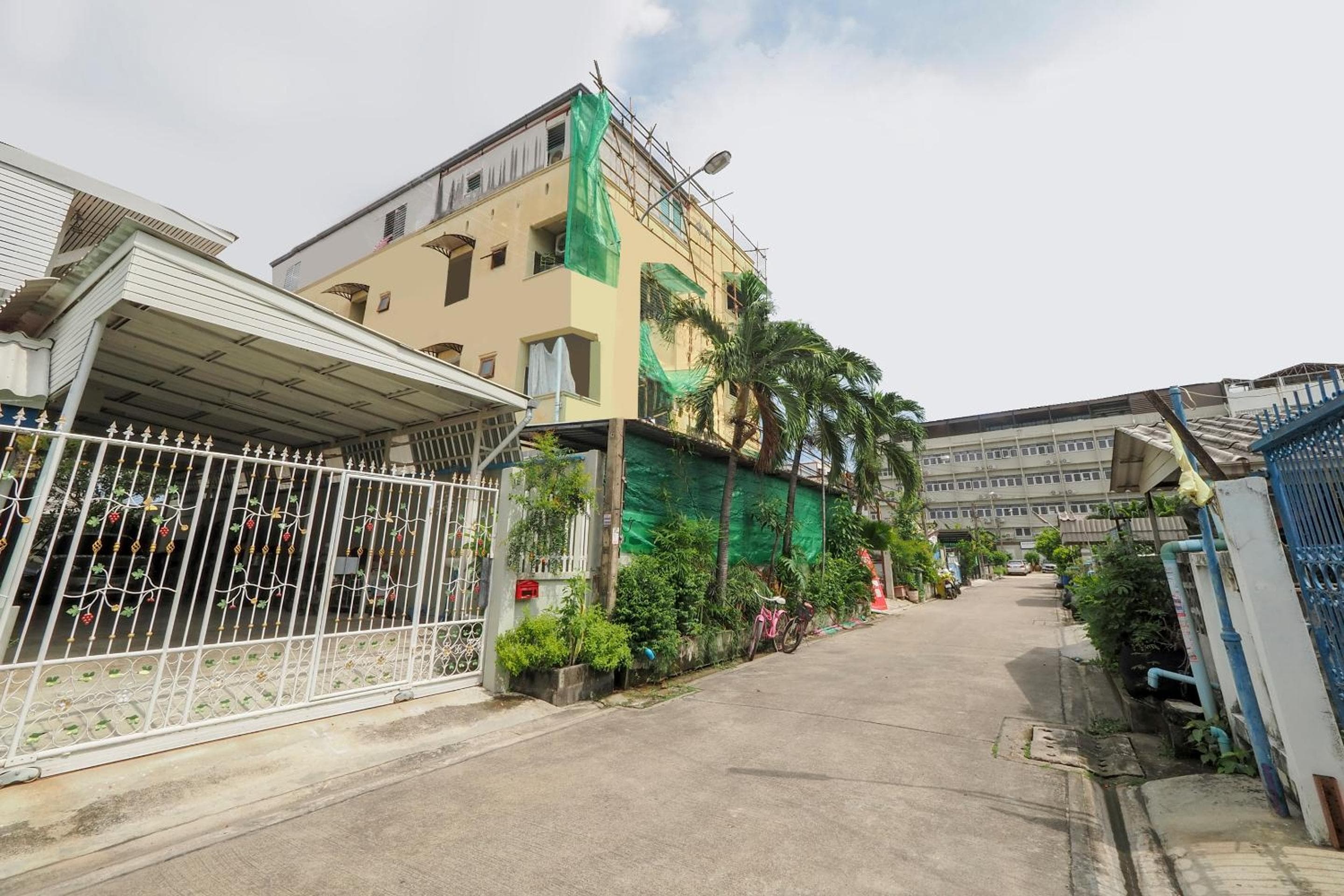 OYO 471 Sunshine Apartment