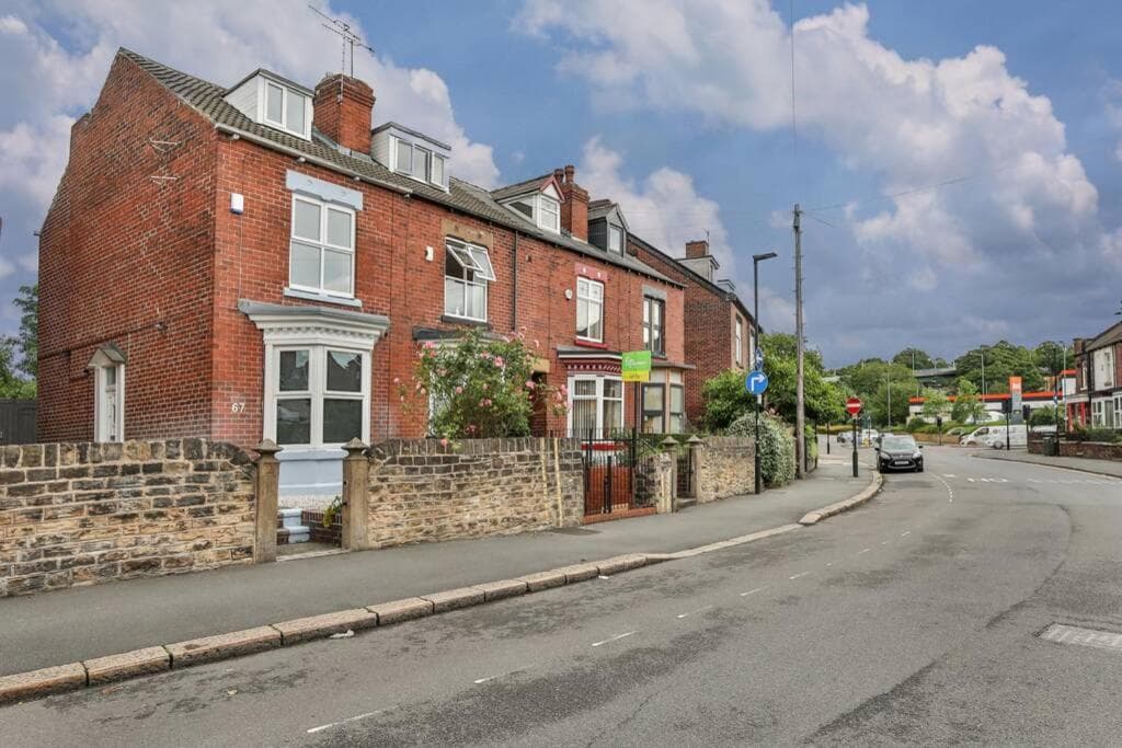 Refurbished Plush Property Great Transport Links