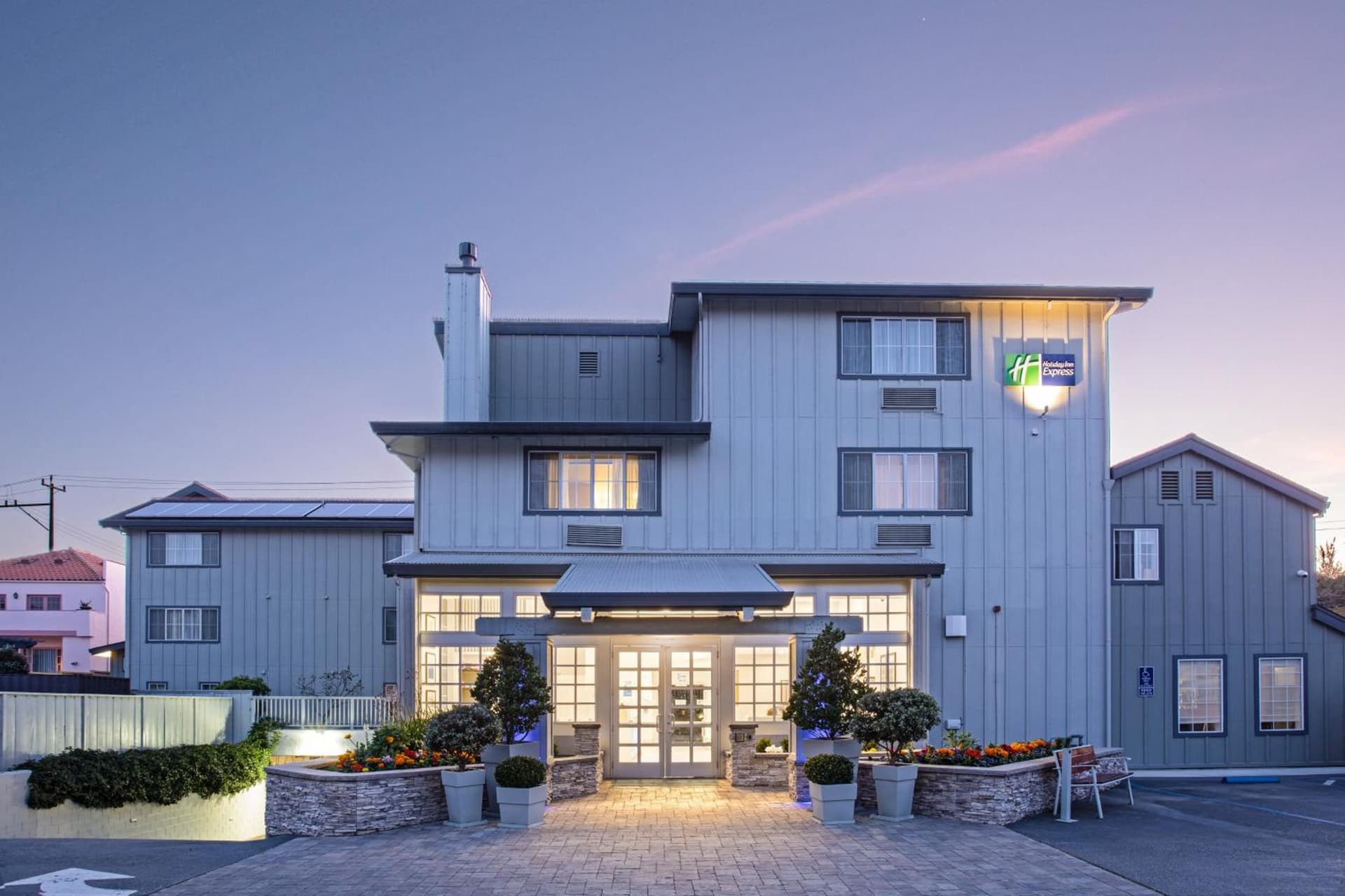 Holiday Inn Express Monterey - Cannery Row by IHG