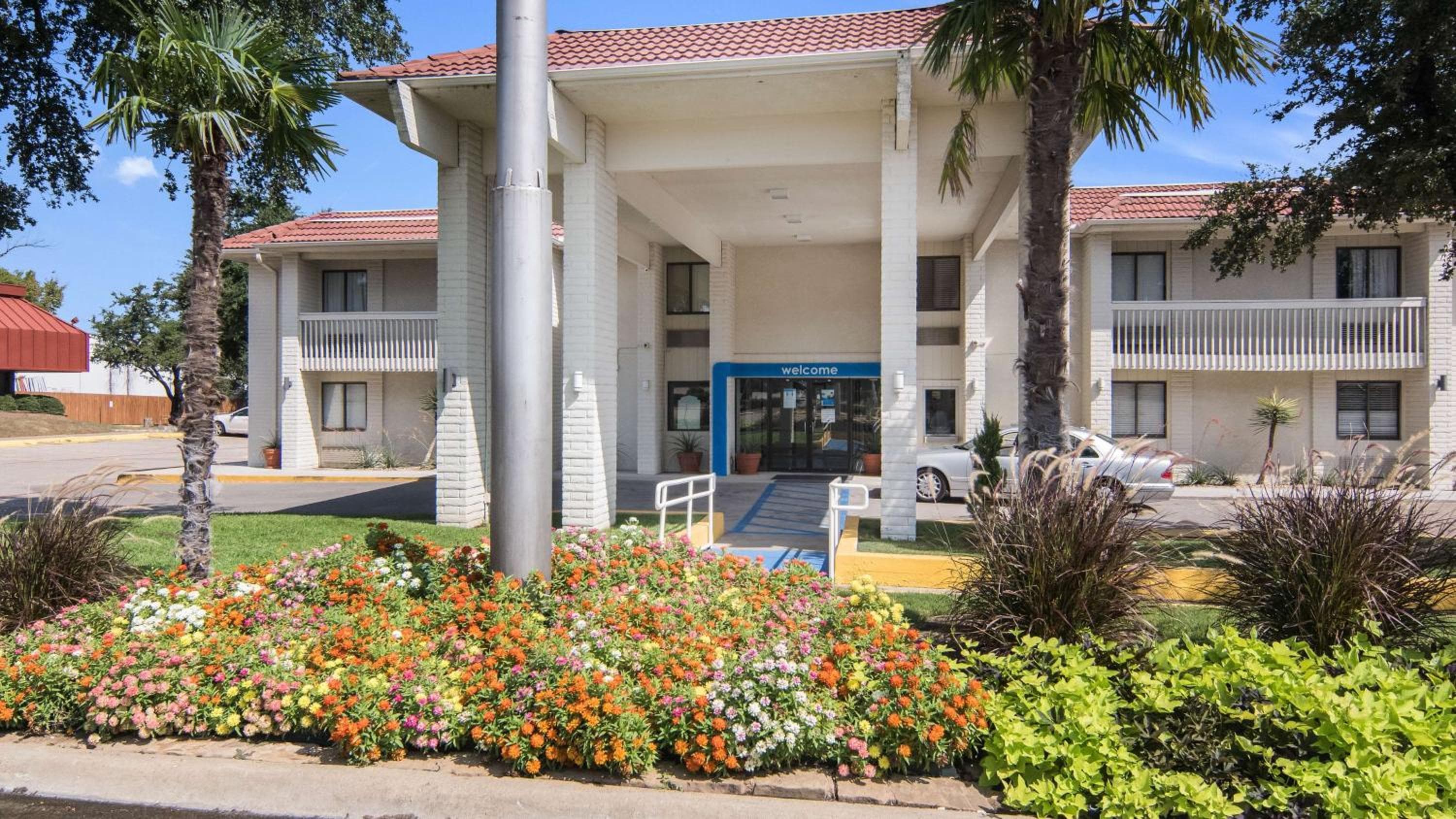 Motel 6-Addison, TX - Dallas