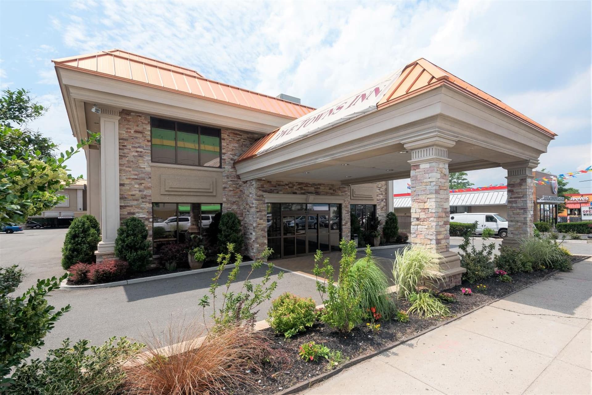 Five Towns Inn - JFK Airport