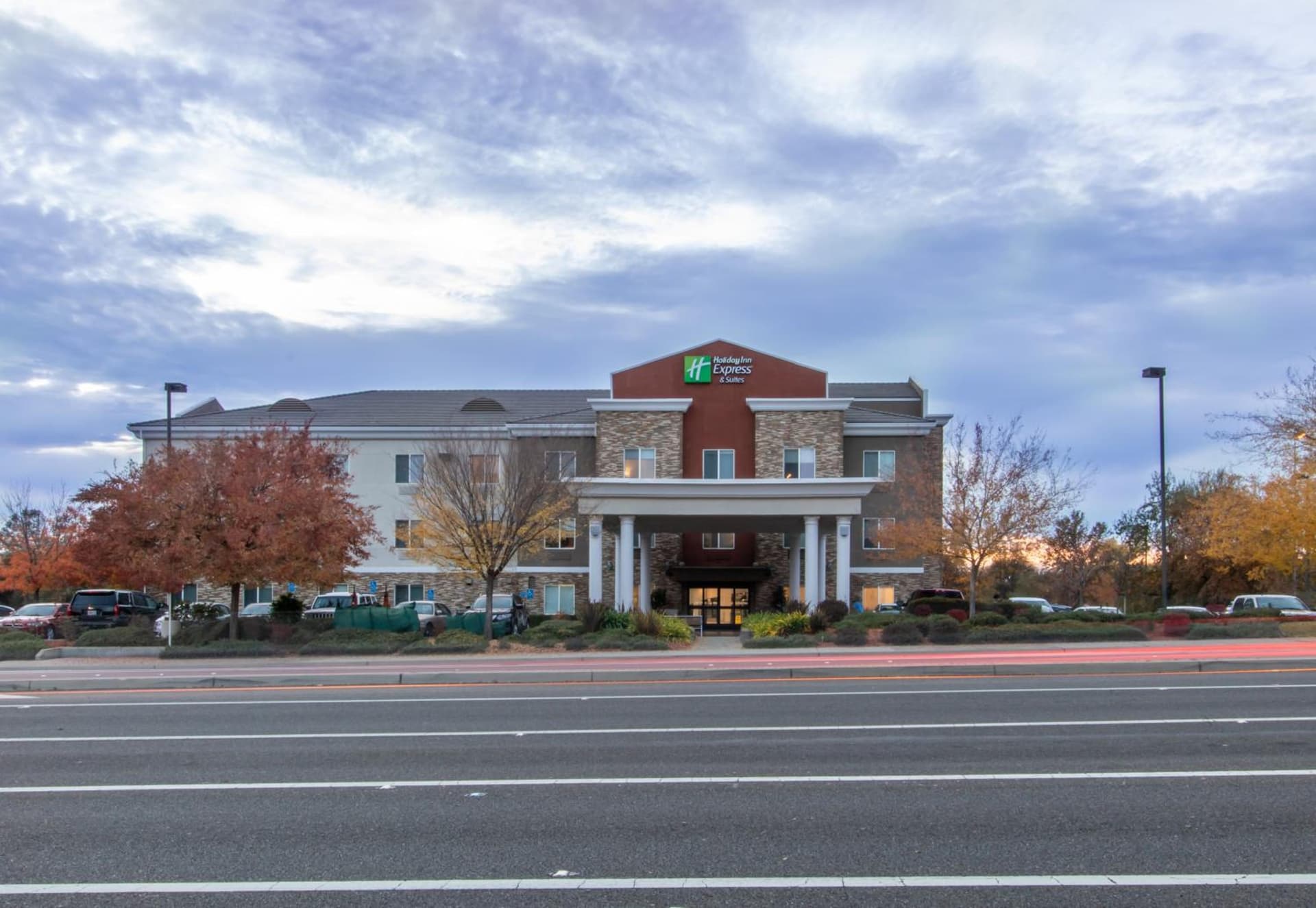 Holiday Inn Express Hotel & Suites Roseville - Galleria Area by IHG