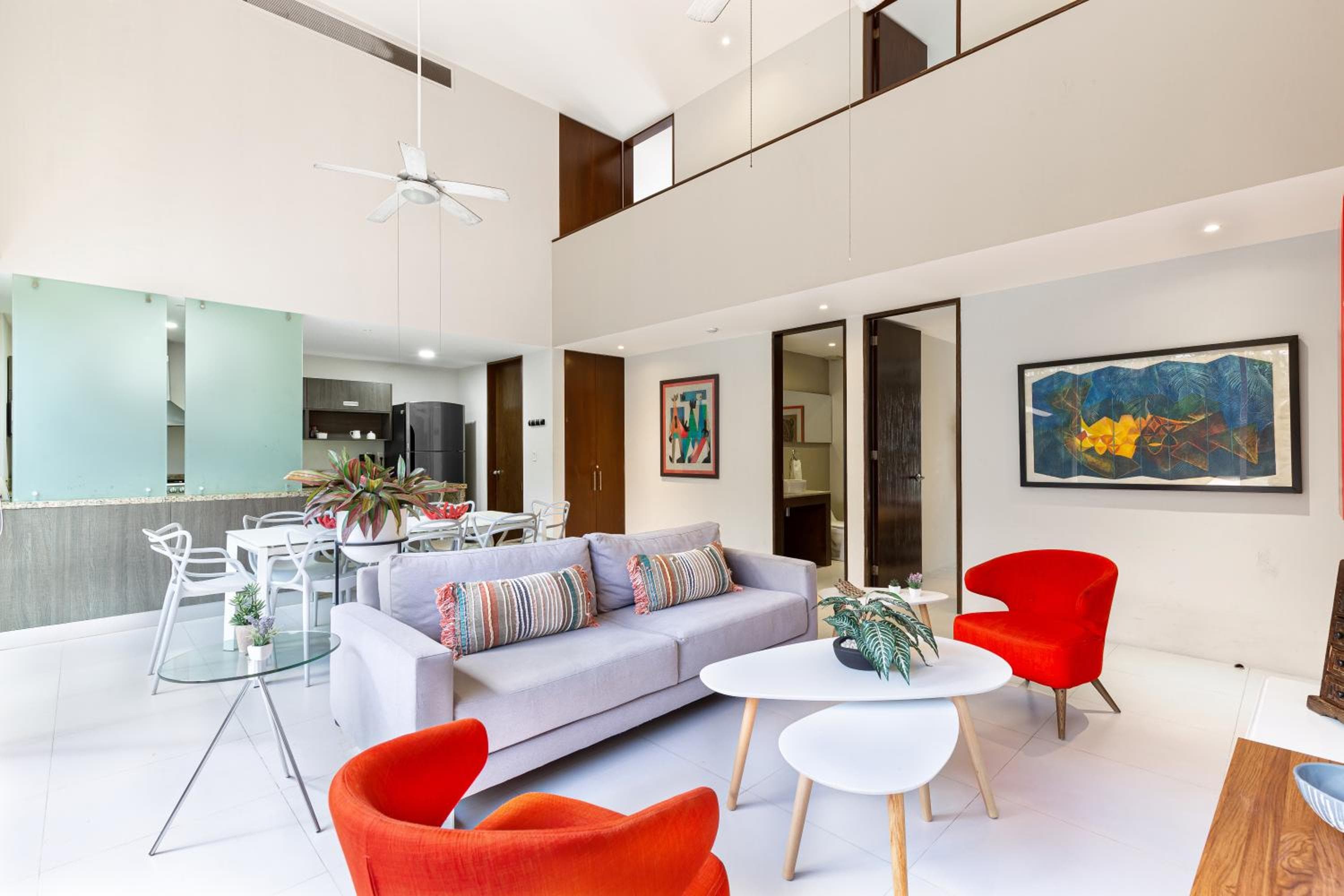 4 bedroom house- private pool!