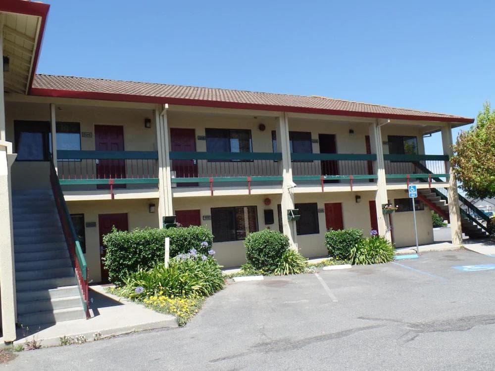Coastal Valley Inn