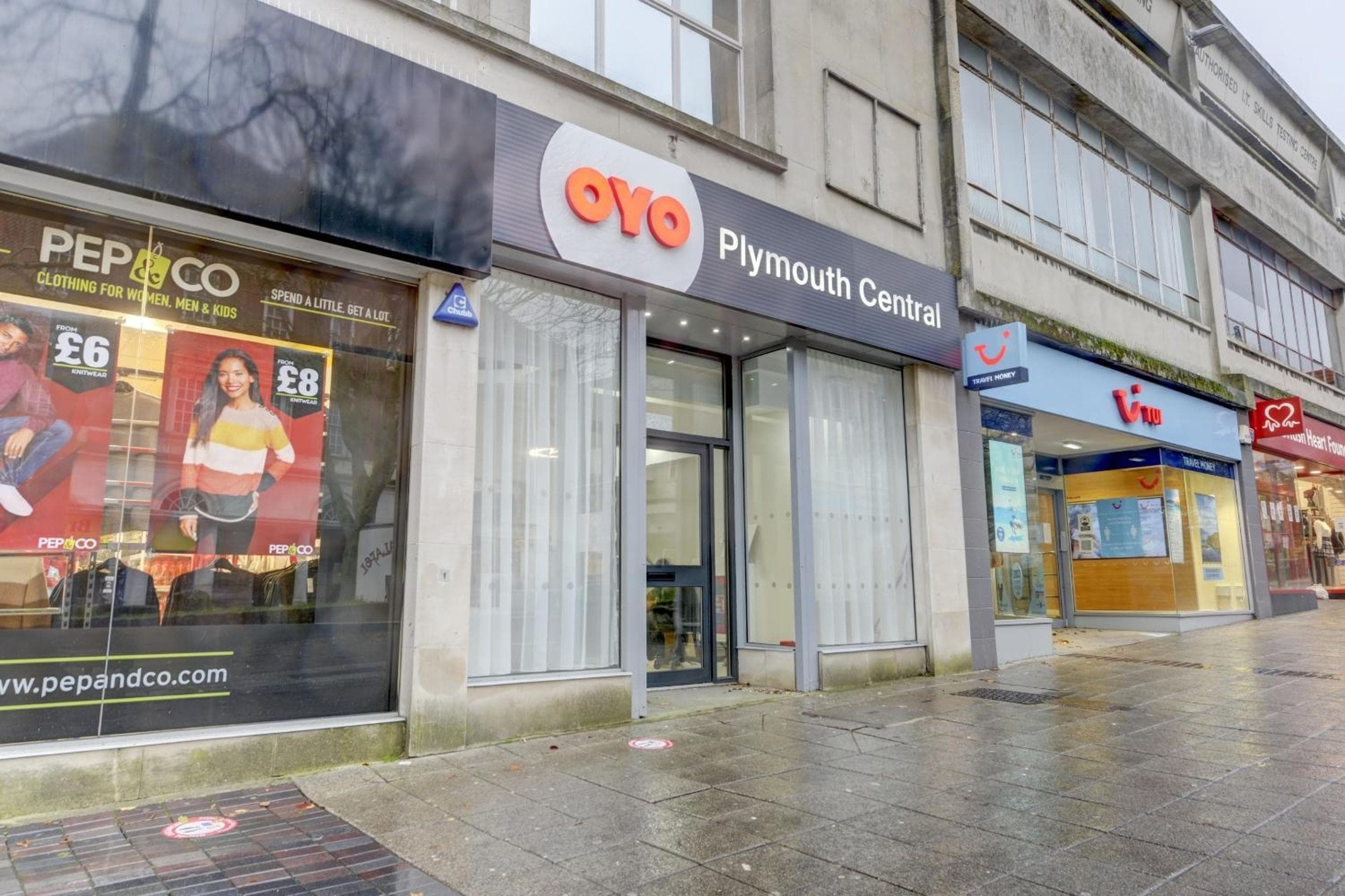 OYO Plymouth Central Hotel