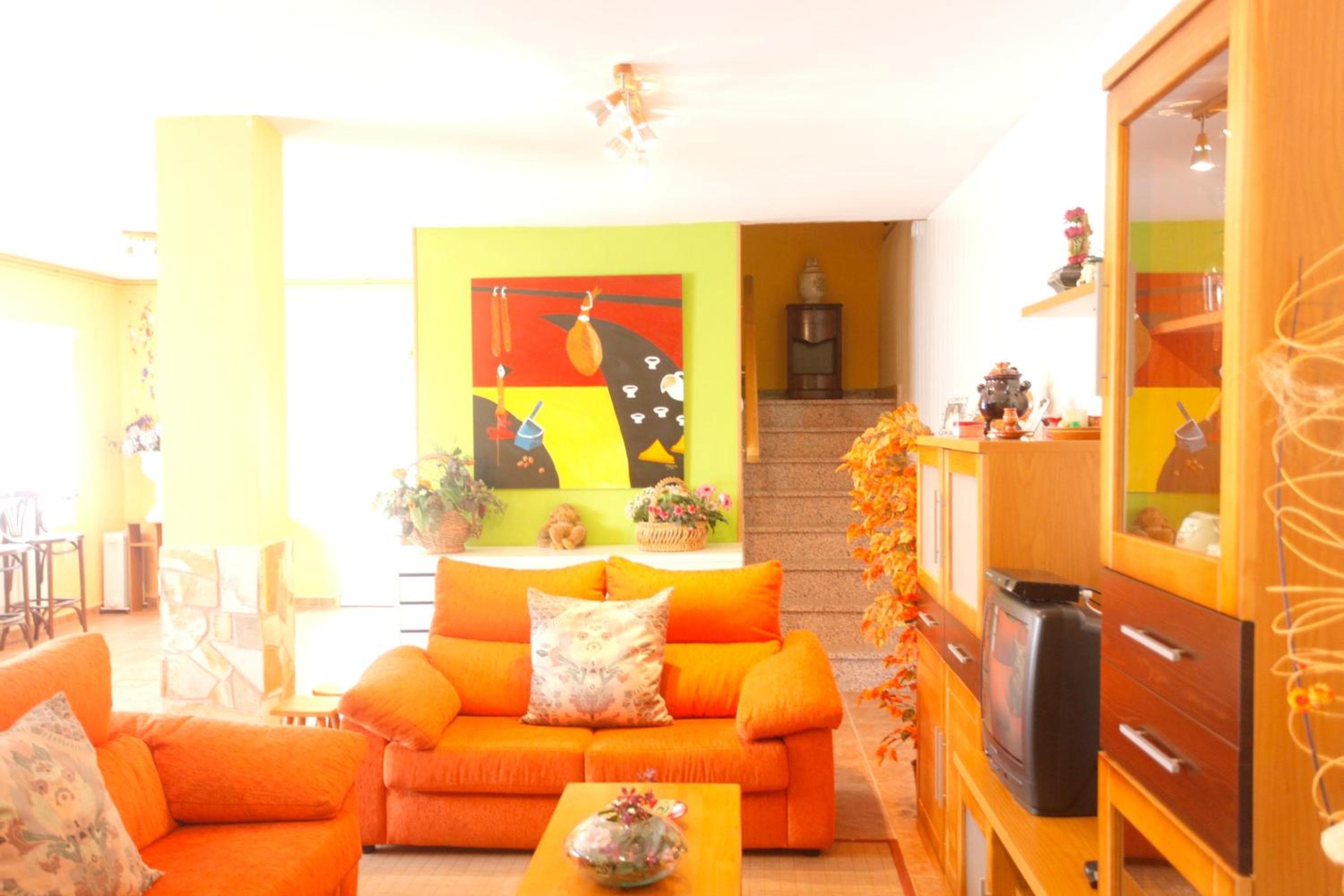 Spacious House with Garden in Touro – Family-Friendly