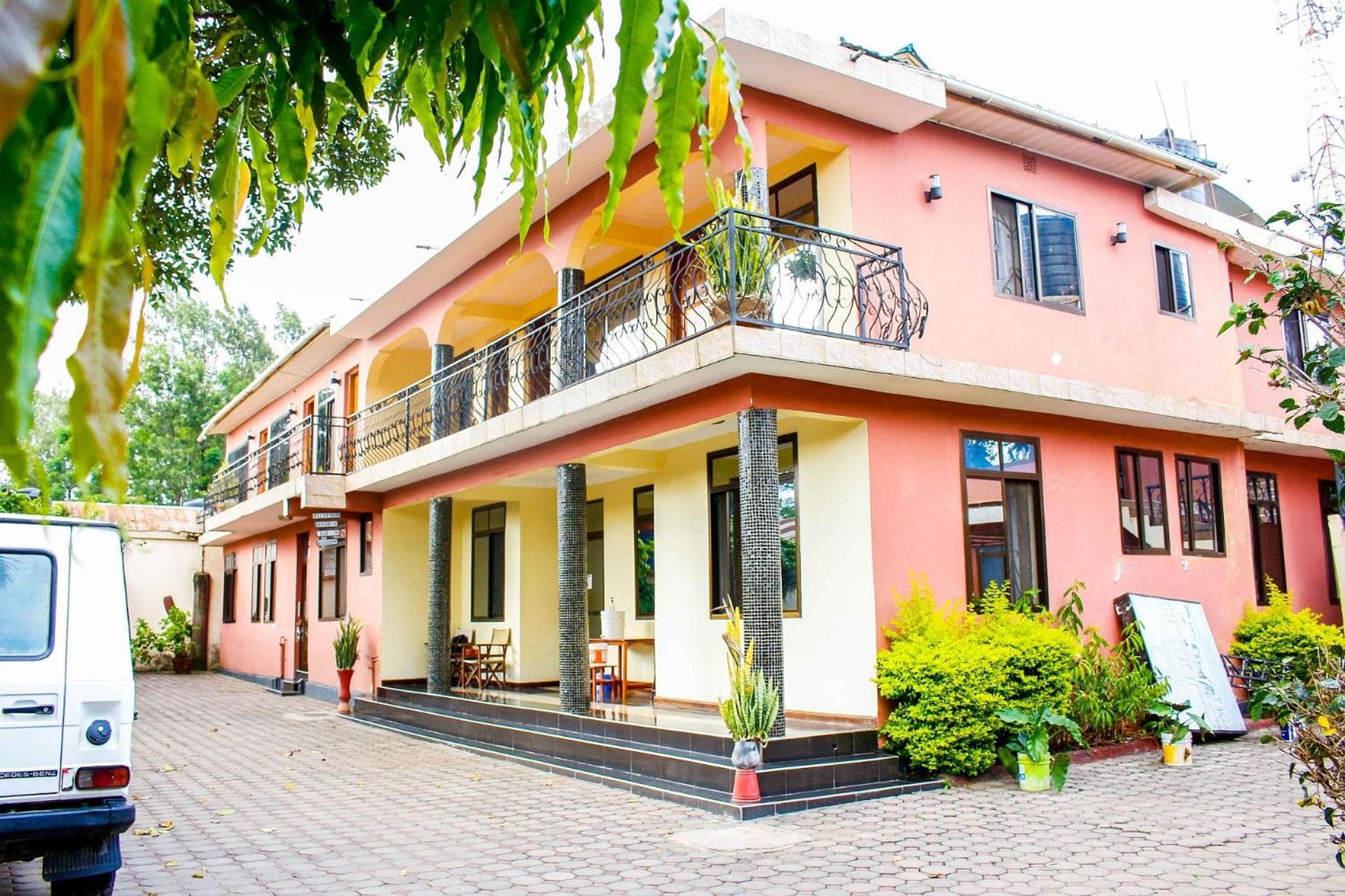 Bright Star Hotel & Safaris