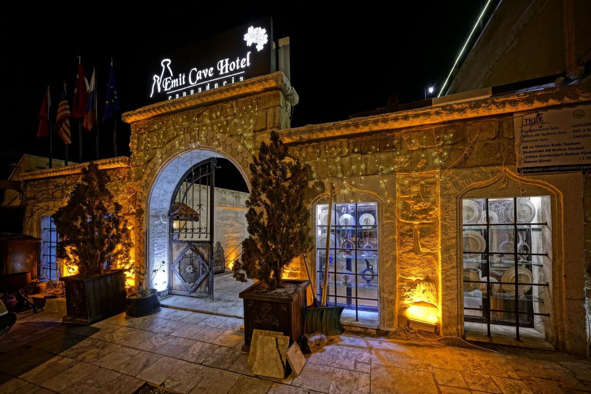 Emit Sakura Cave Hotel